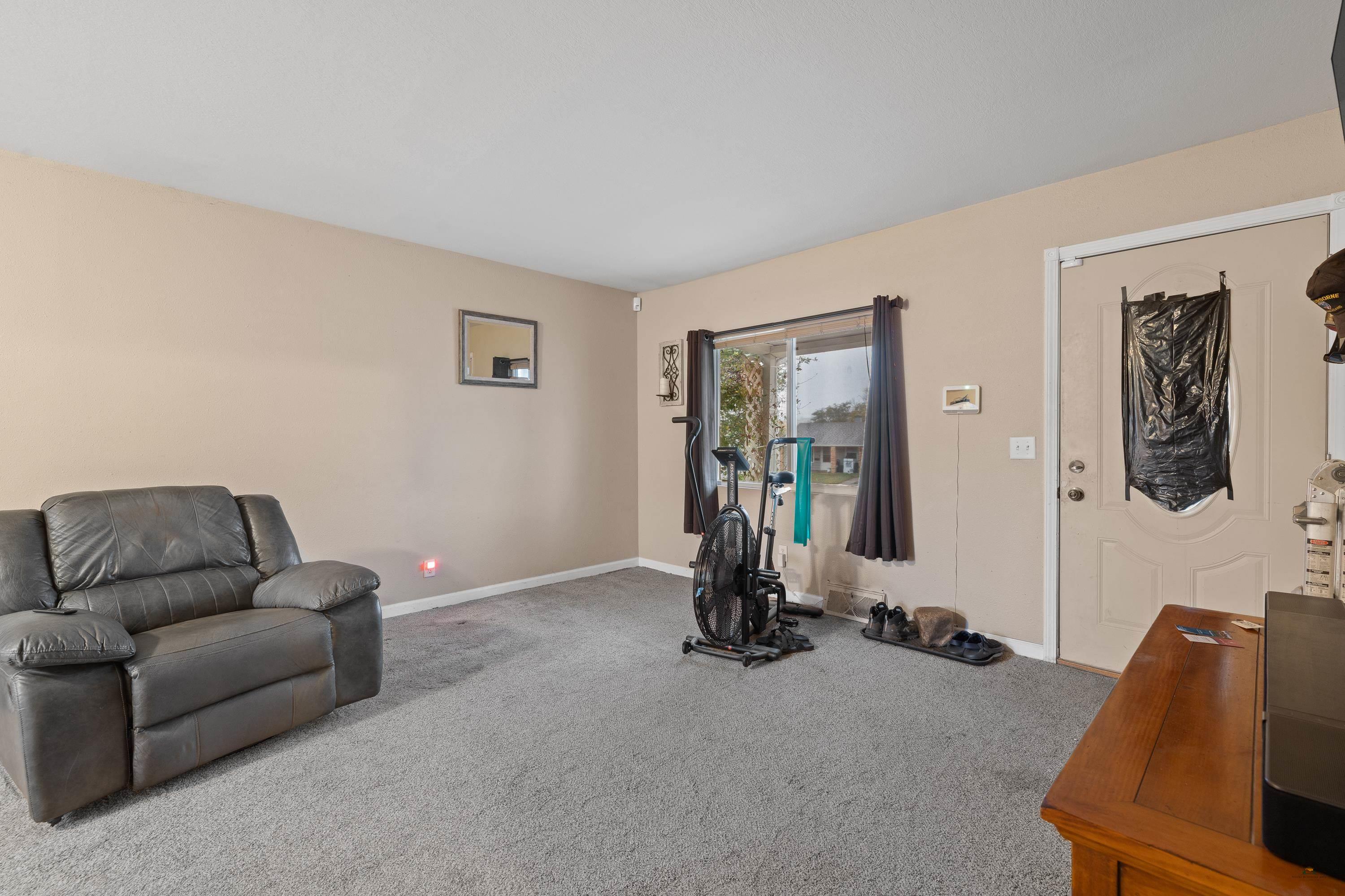 406 ROBBINS DR