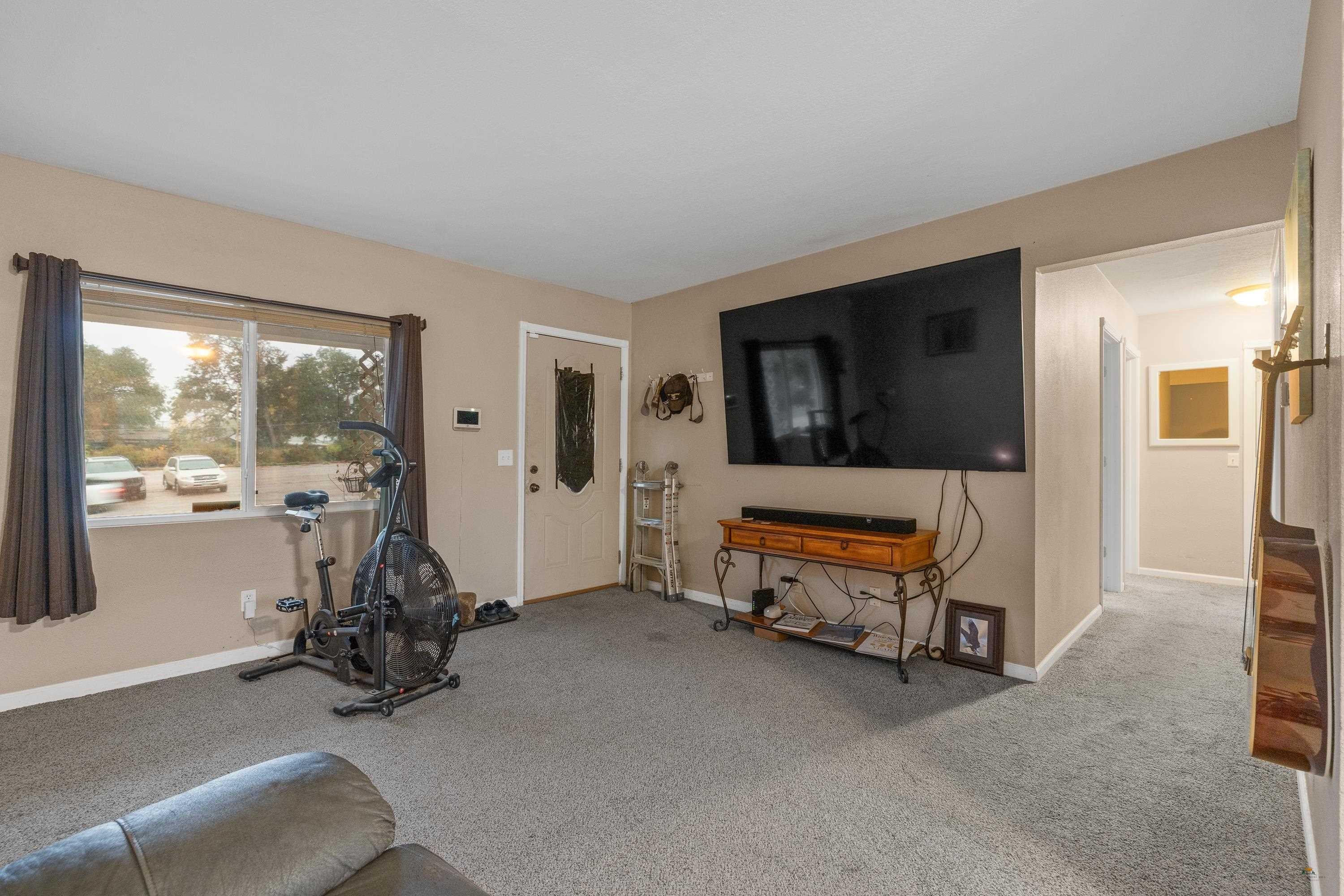 406 ROBBINS DR