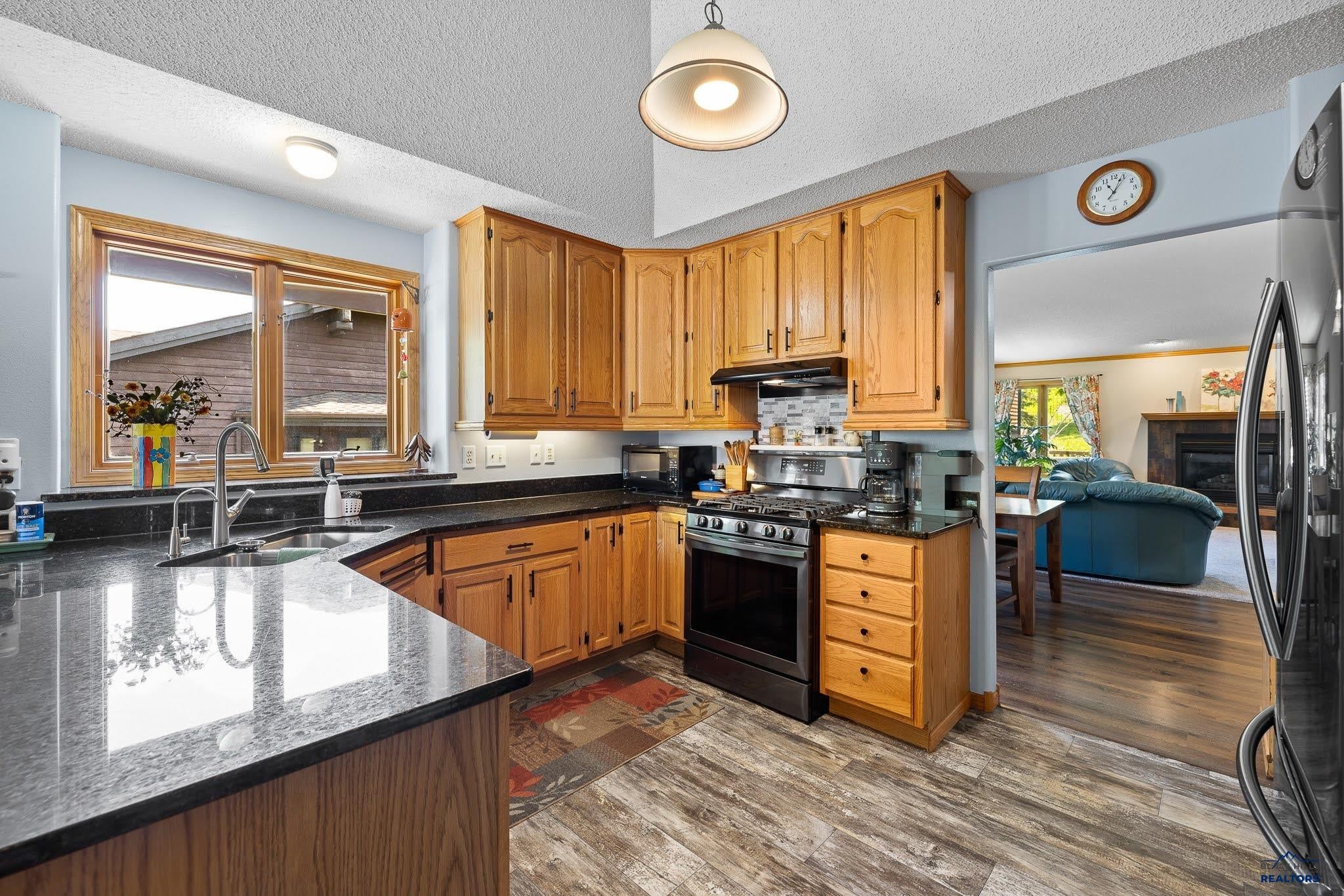 2469 BROADMOOR CT