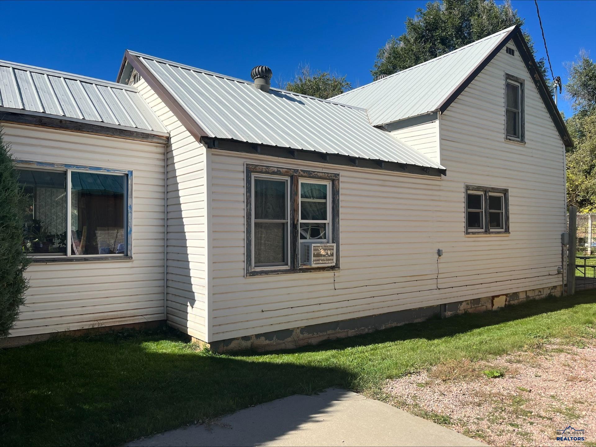 1740 MINNEKAHTA AVE - Photo 2