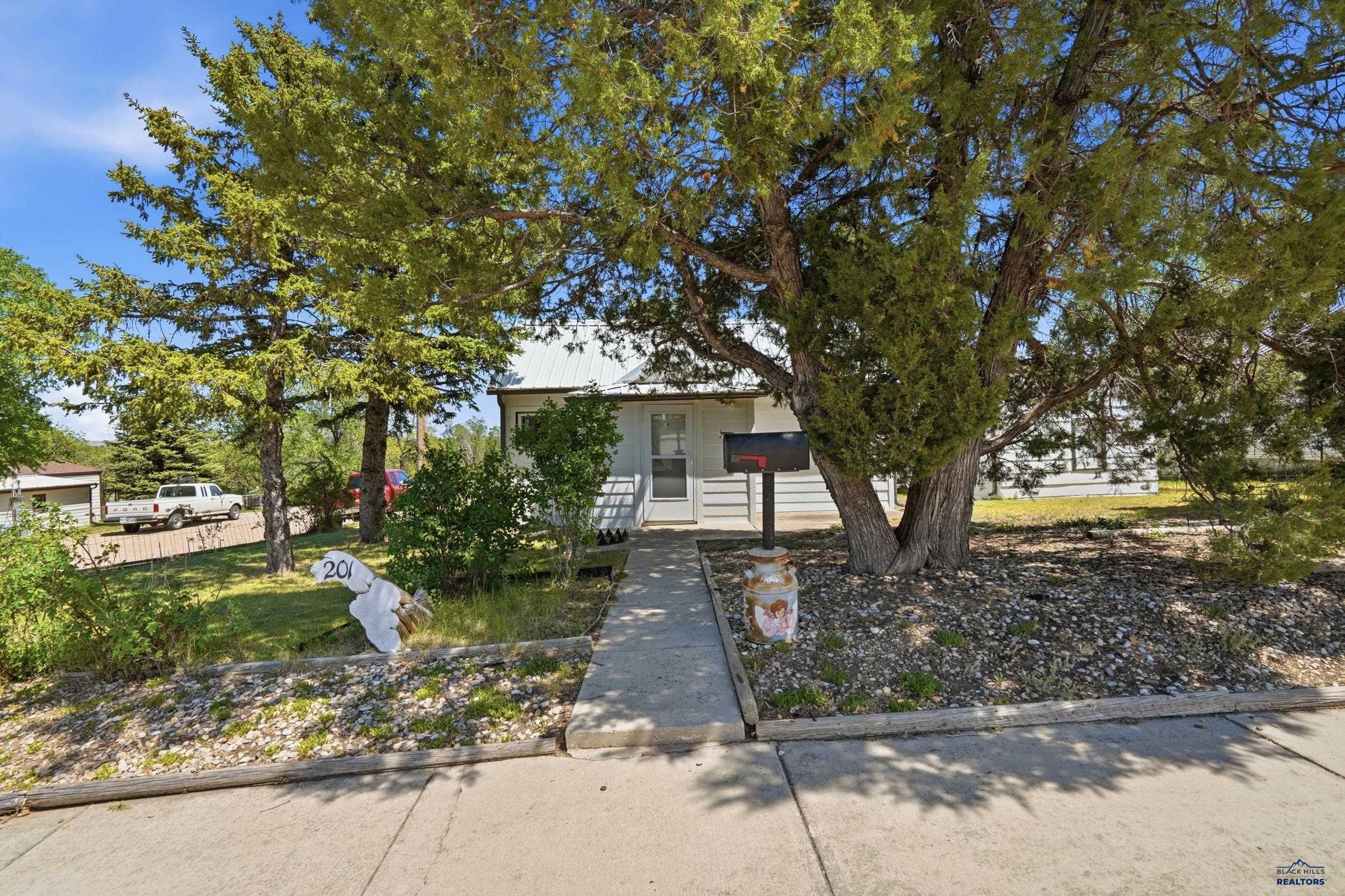 201 9TH AVE