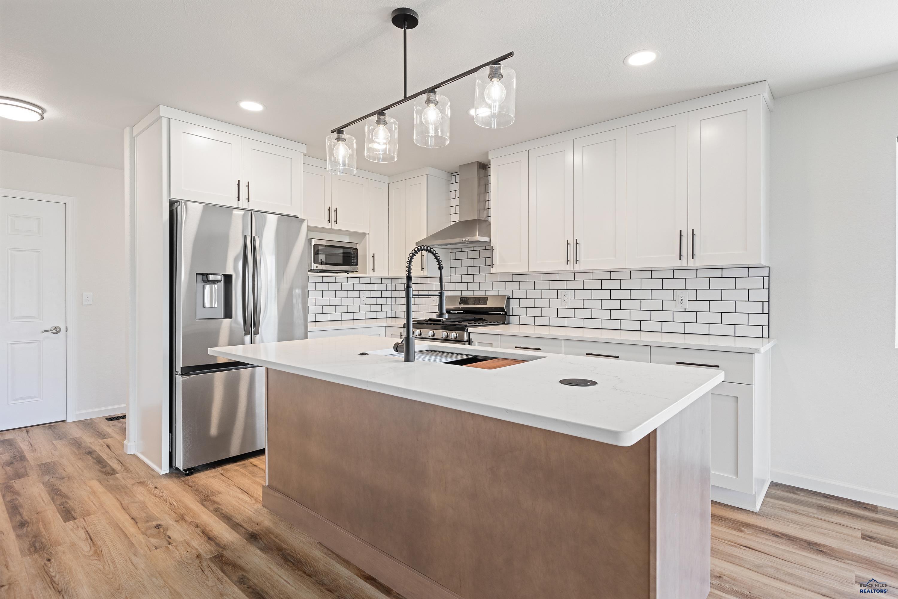 2215 BLUE BELL LOOP