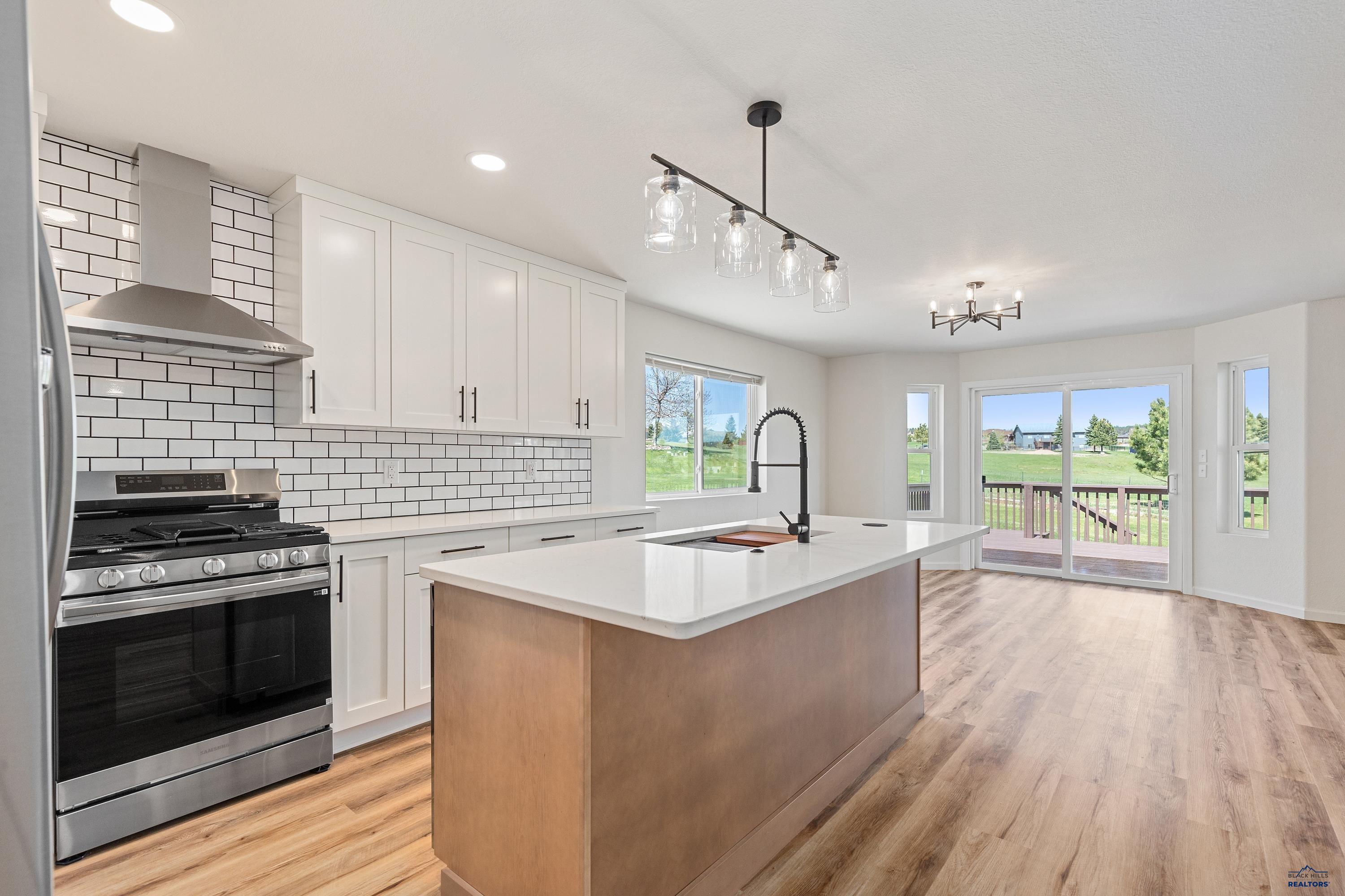 2215 BLUE BELL LOOP