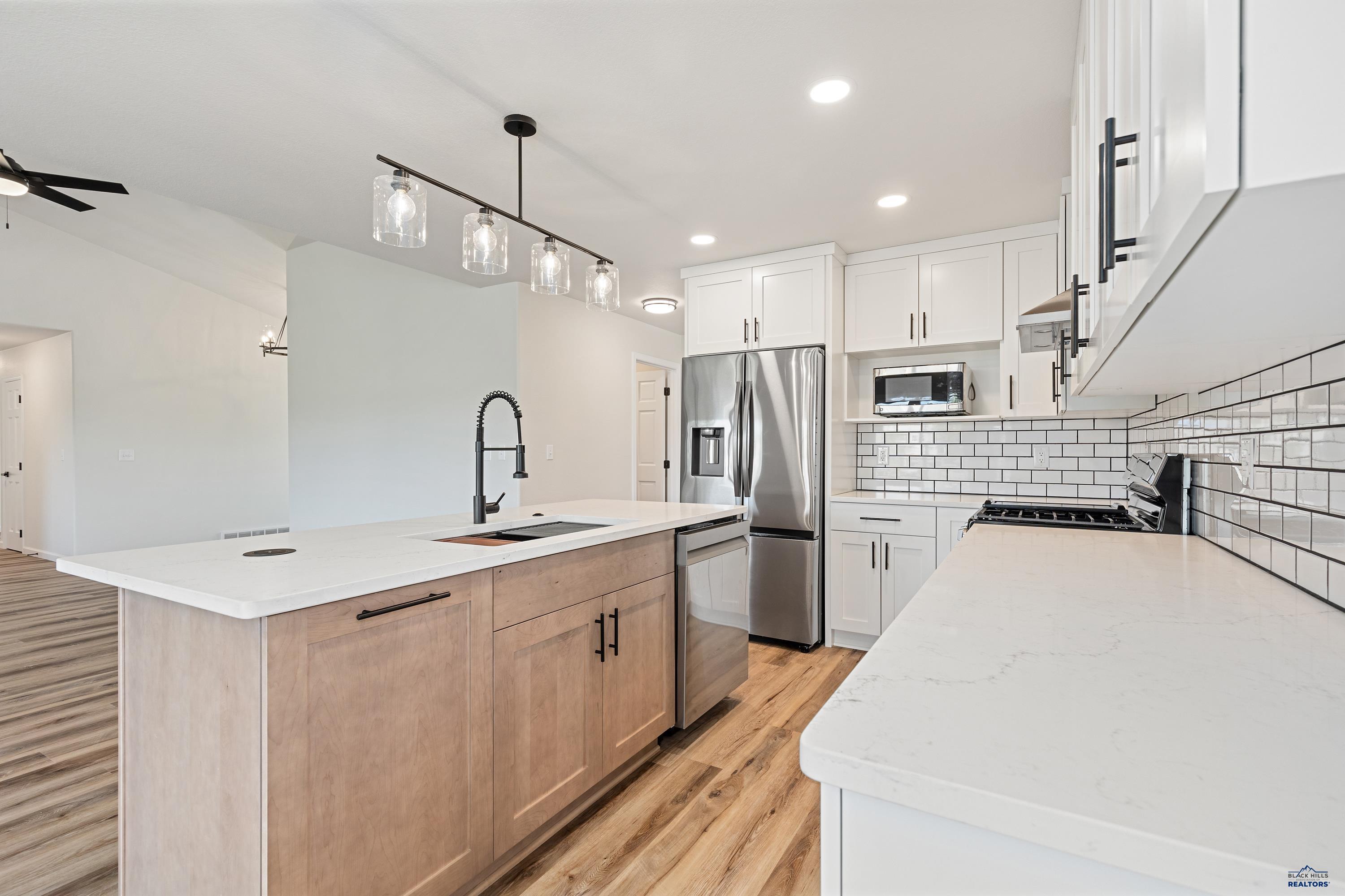 2215 BLUE BELL LOOP