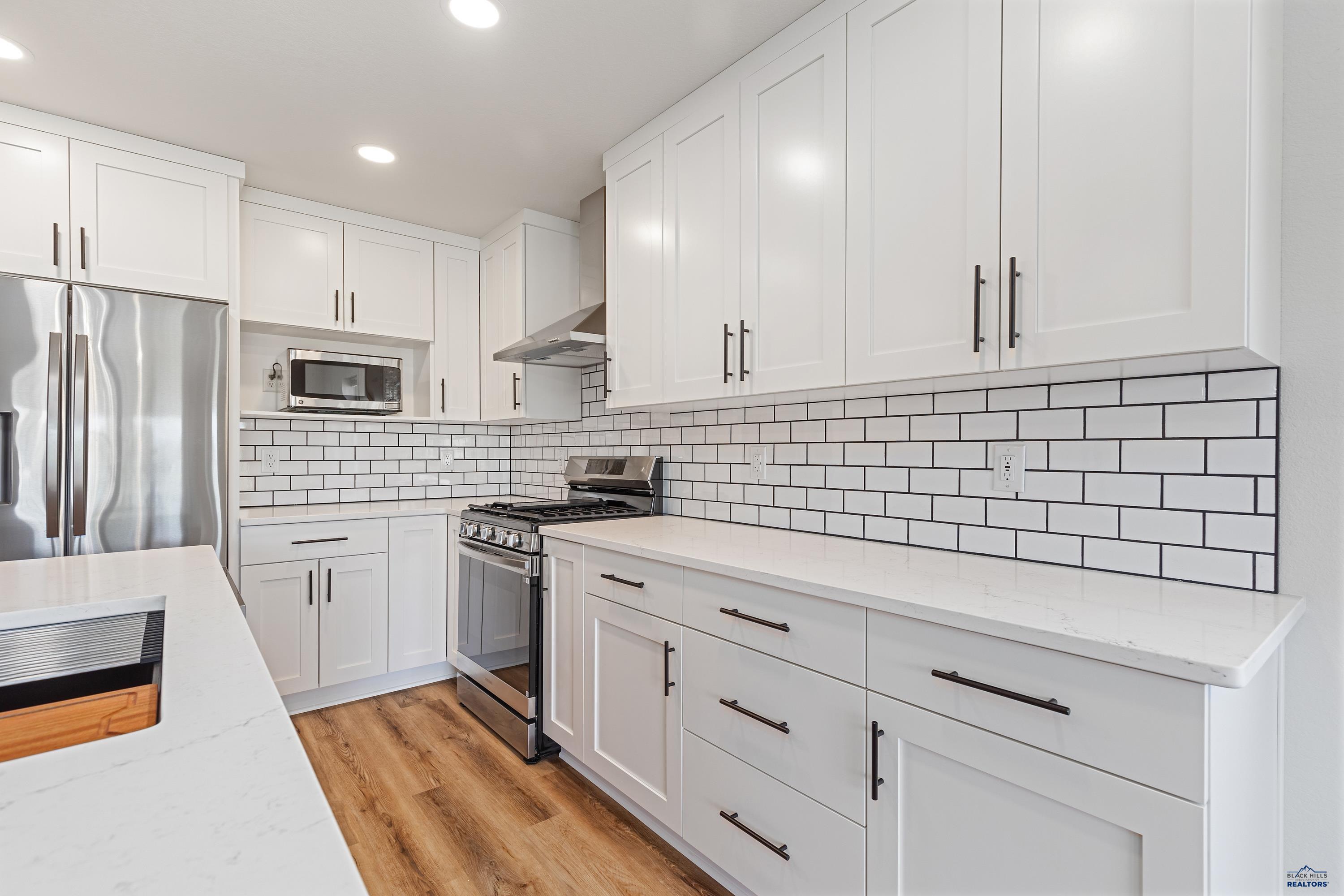 2215 BLUE BELL LOOP