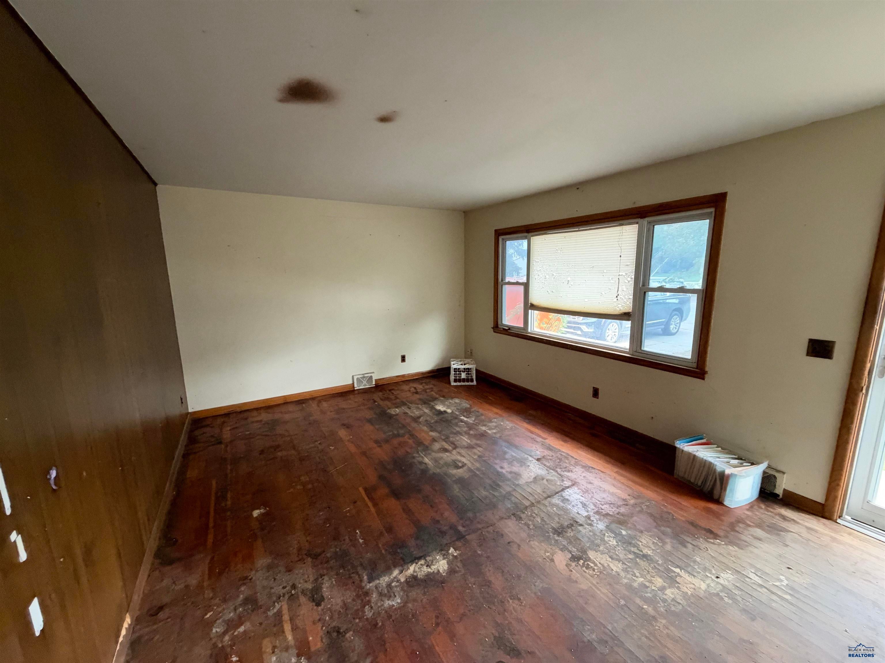 2818 ELM