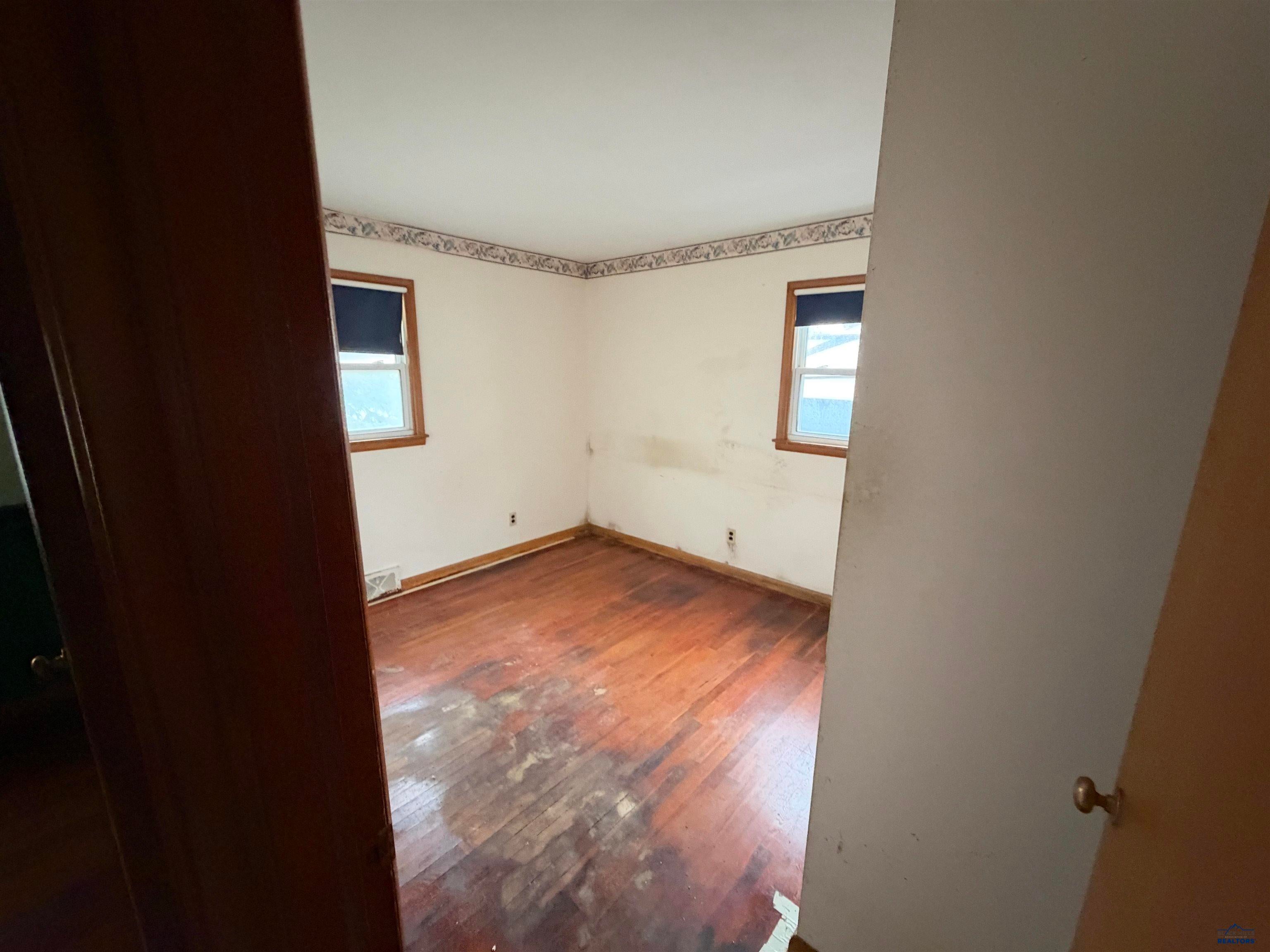 2818 ELM