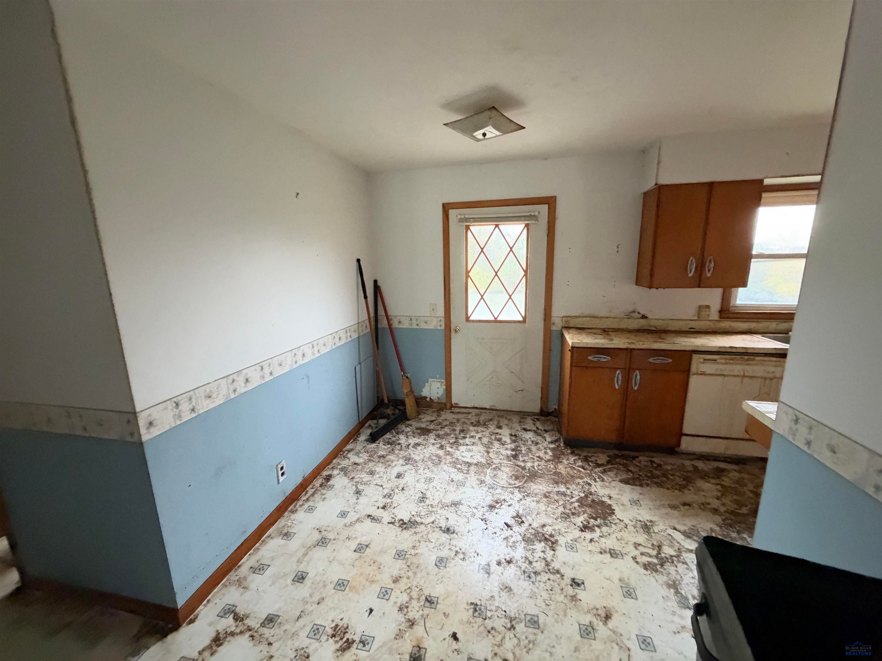 2818 ELM