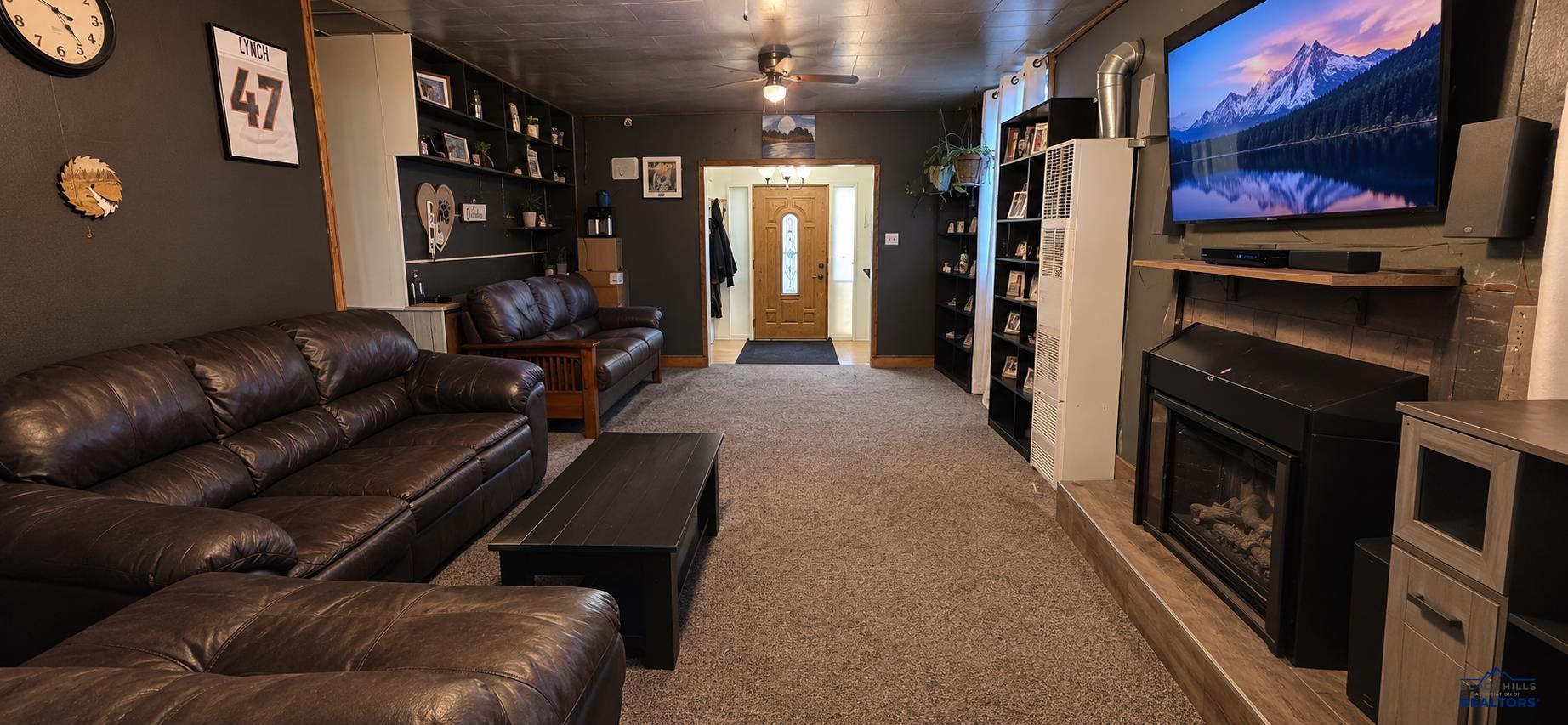 2433 PLATEAU LN