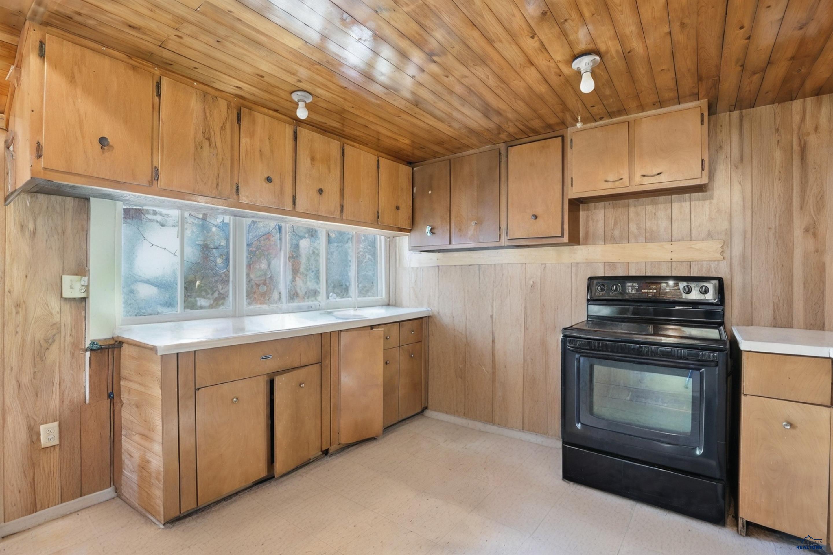 Hill City, South Dakota 57730, United States, 2 Bedrooms Bedrooms, ,1 BathroomBathrooms,Residential,Active,232610