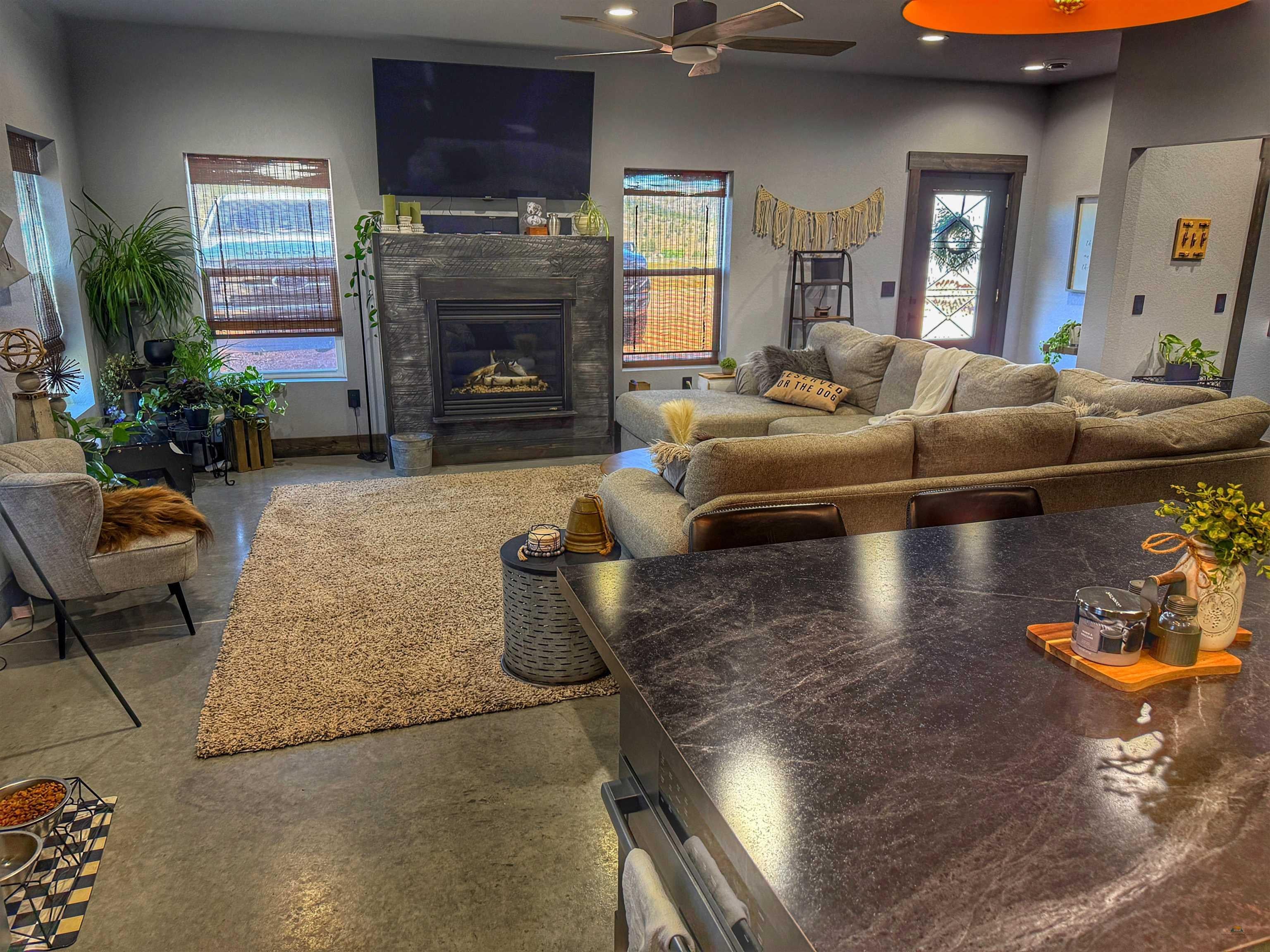 918 FRONTAGE RD