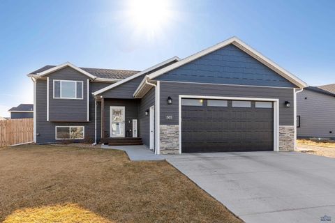 565 ANTIETAM DR Box Elder SD 57719