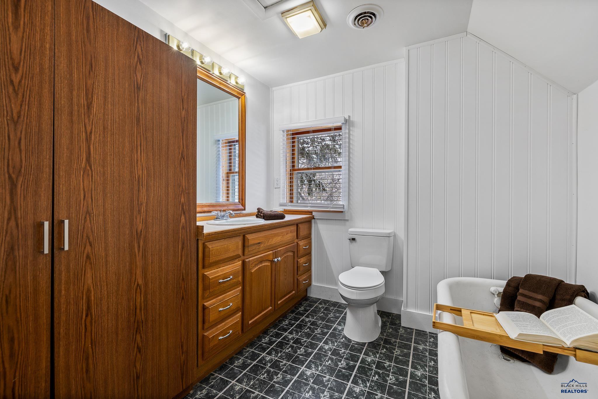 Pringle, South Dakota 57773, United States, 4 Bedrooms Bedrooms, ,2 BathroomsBathrooms,Residential,Active,8732