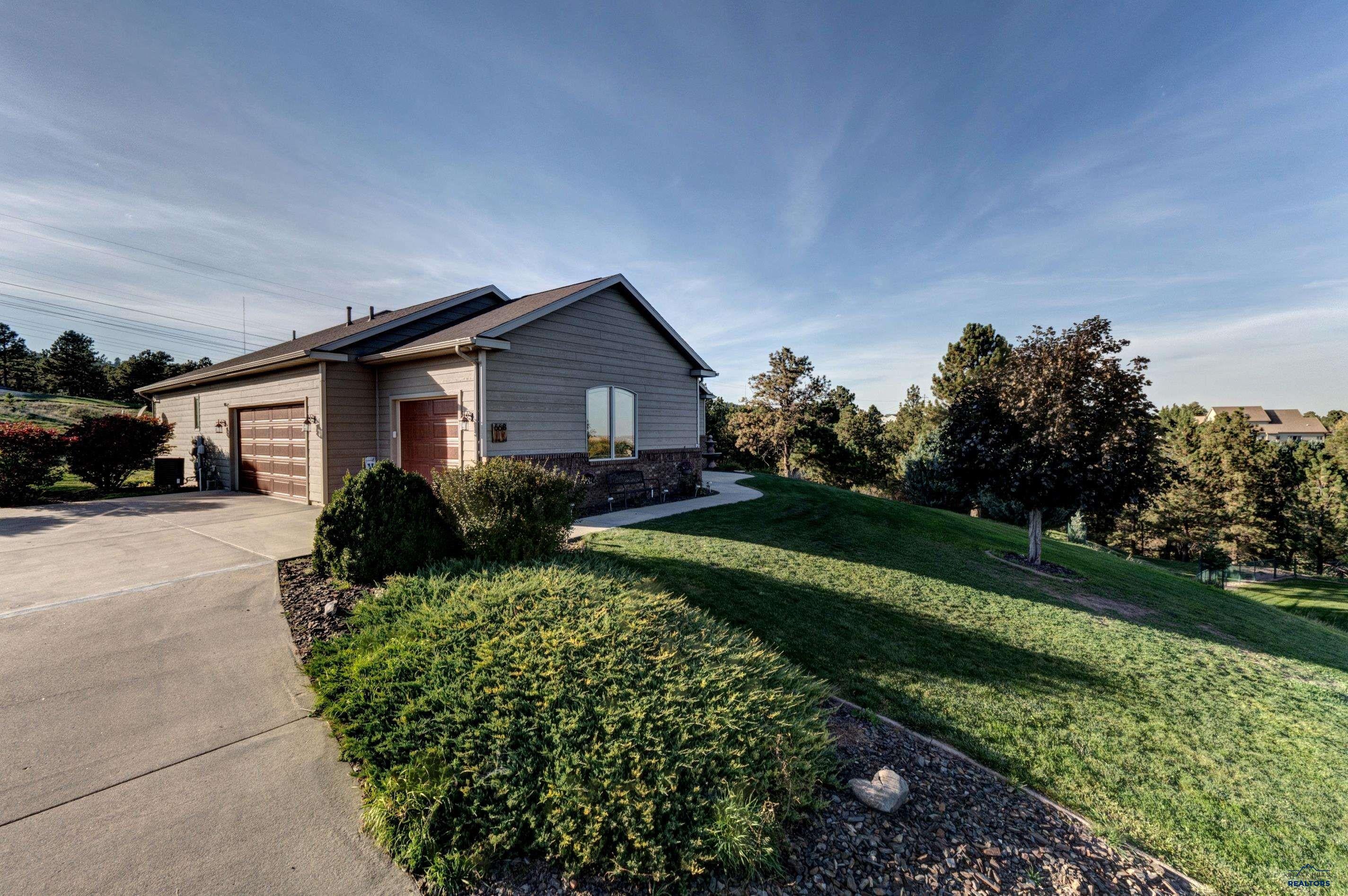 668 MIDDLE VALLEY DR