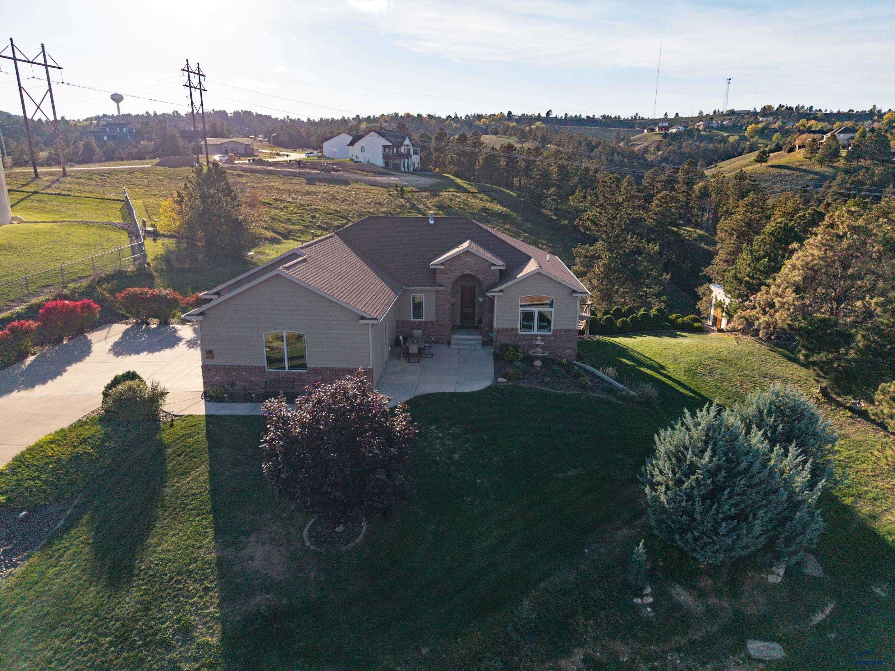 668 MIDDLE VALLEY DR