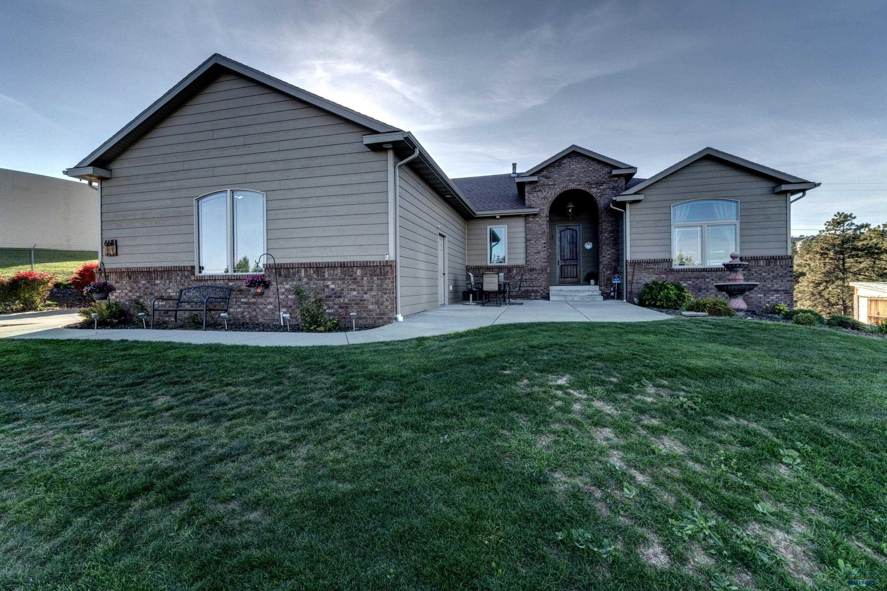 668 MIDDLE VALLEY DR