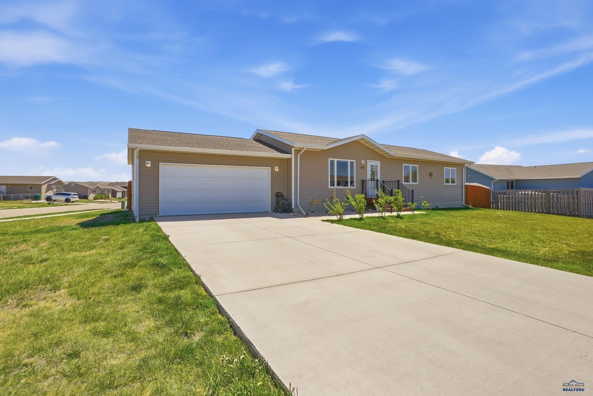 477 BLUEBIRD DR