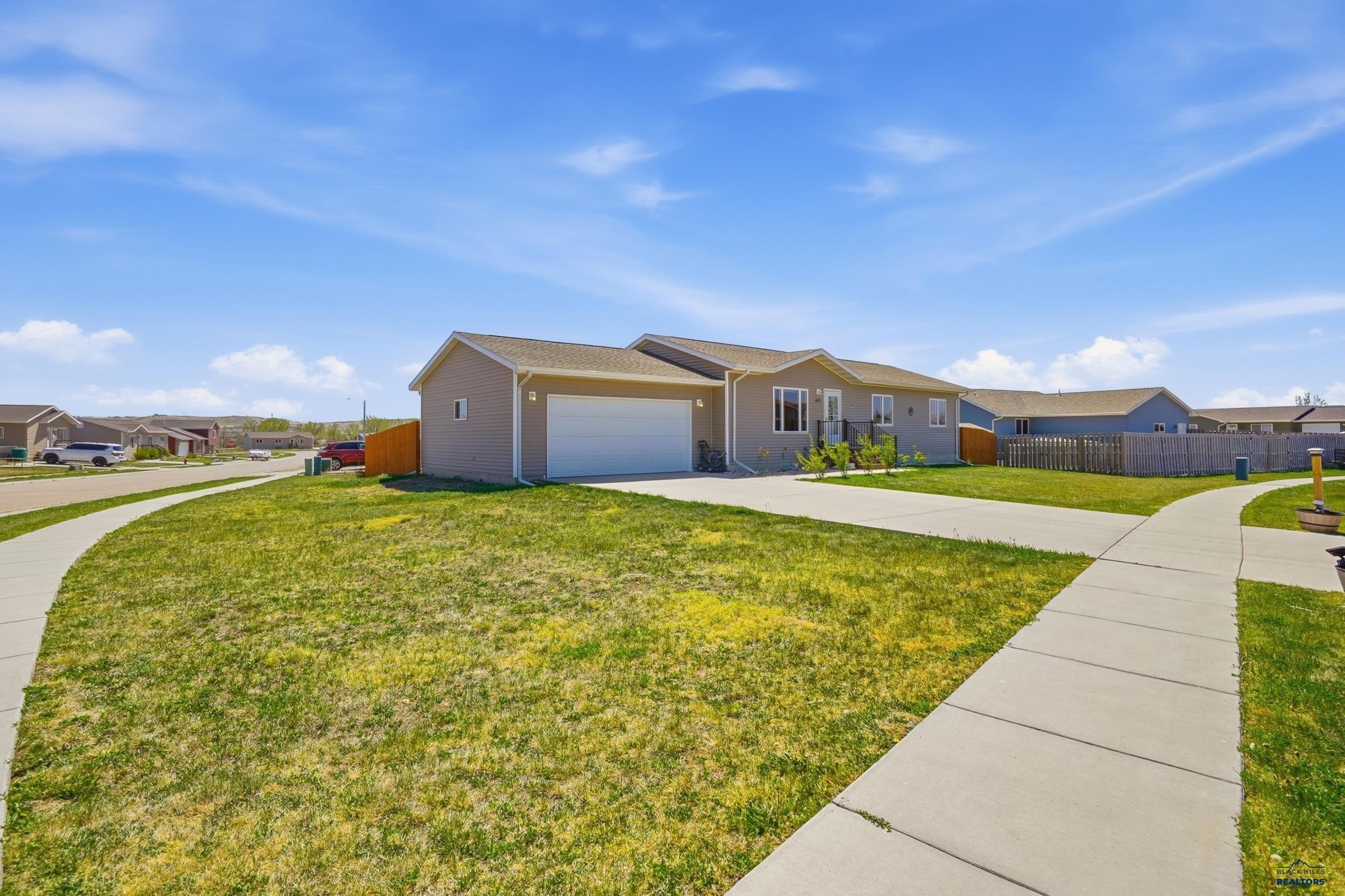 477 BLUEBIRD DR