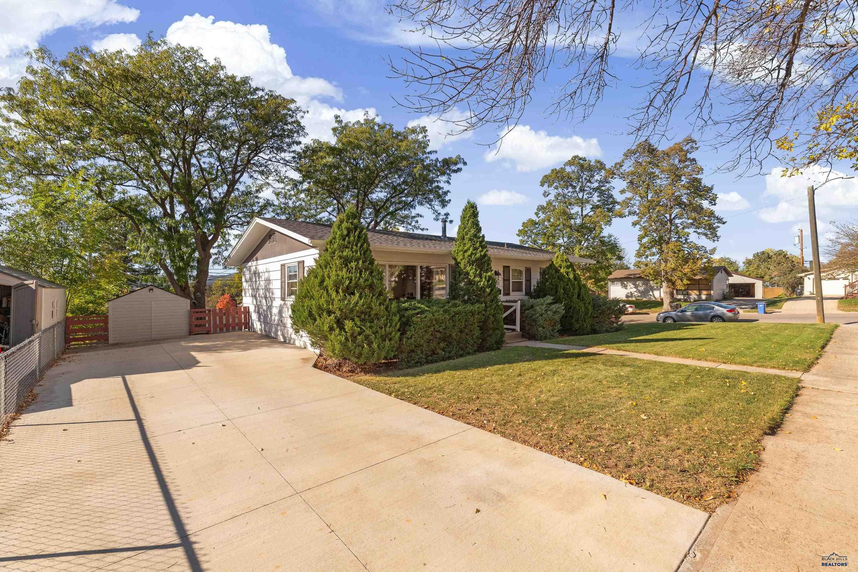 2201 ALAMO DR