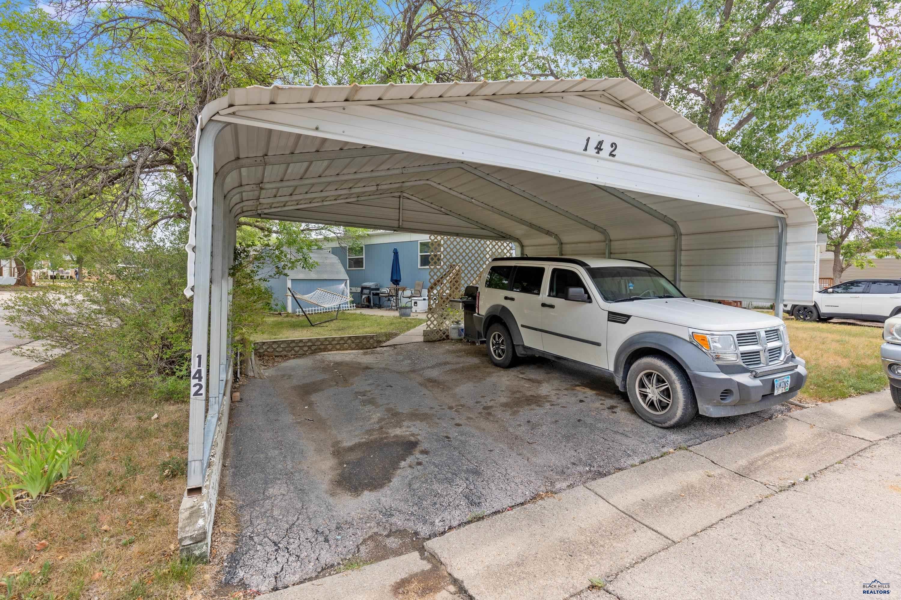 1702 E HWY 44