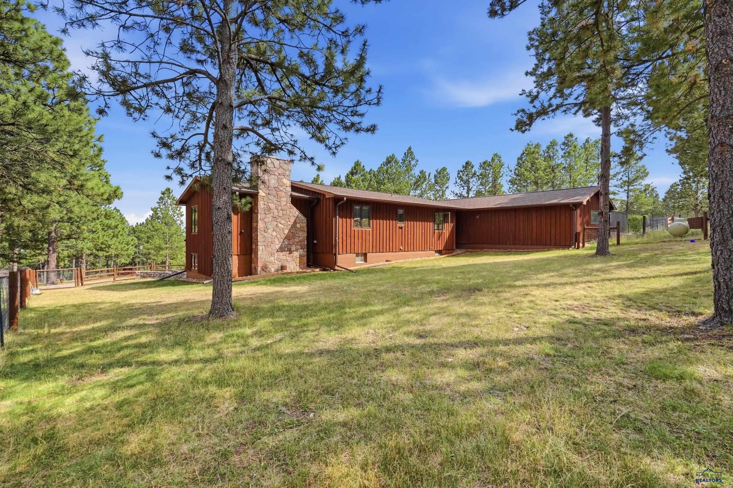 8109 WOODLAND DR
