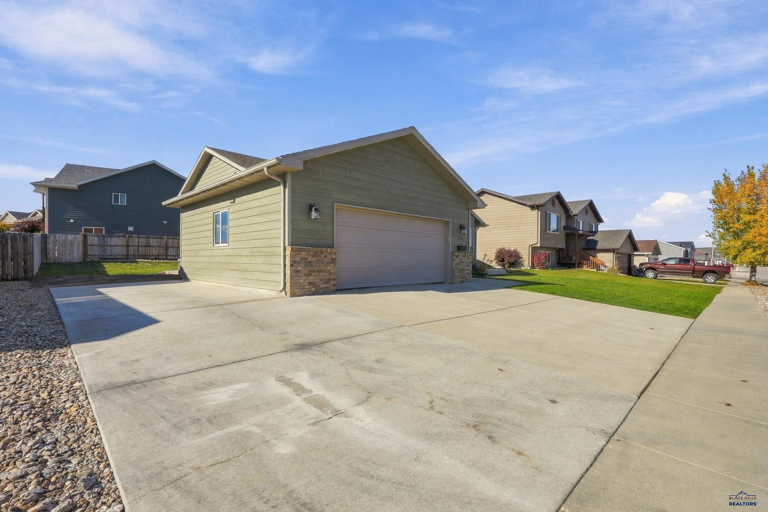725 COPPERFIELD DR
