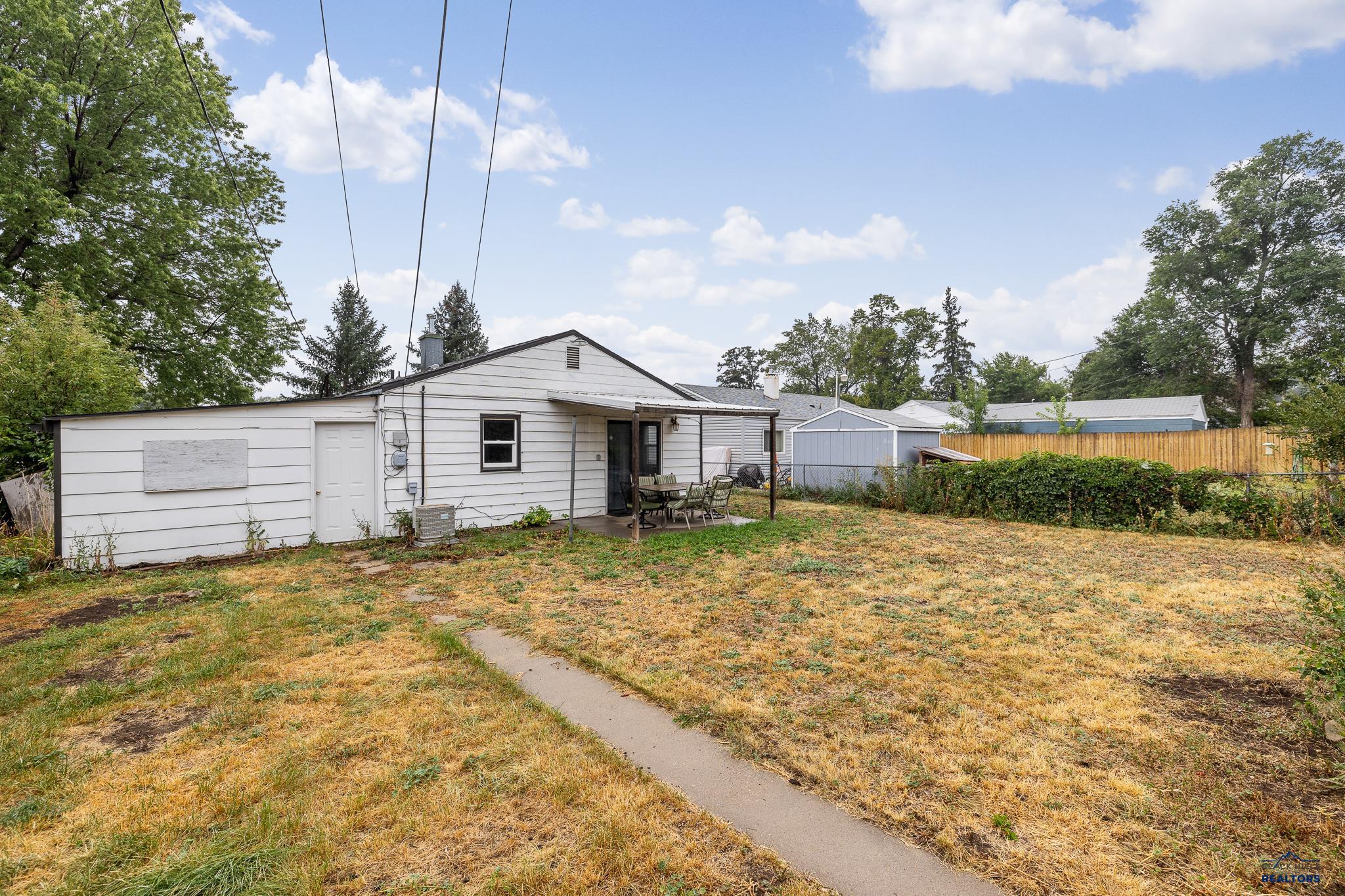 424 ROBBINS DR