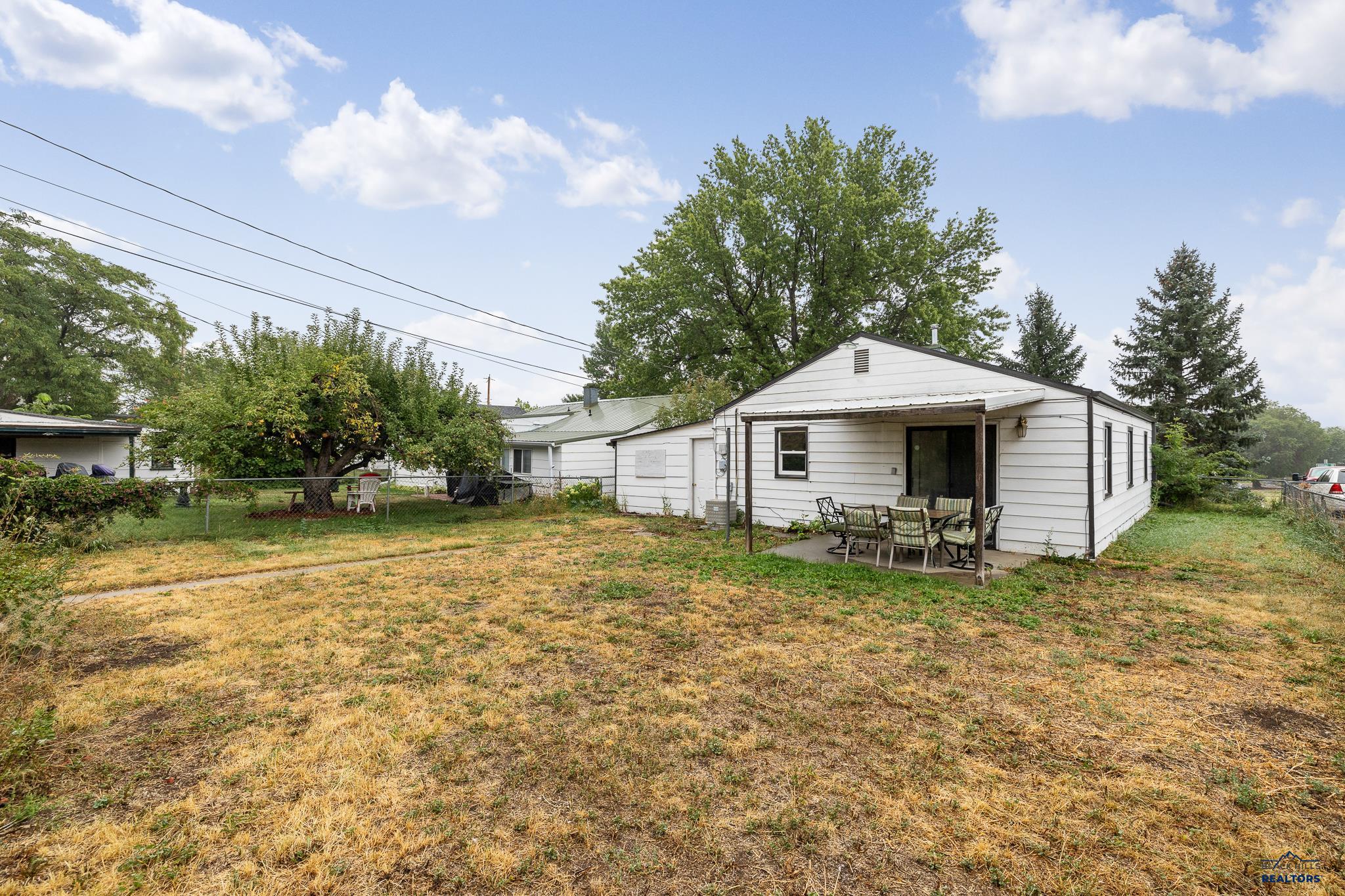 424 ROBBINS DR