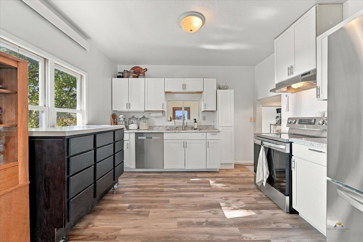 208 6TH AVE