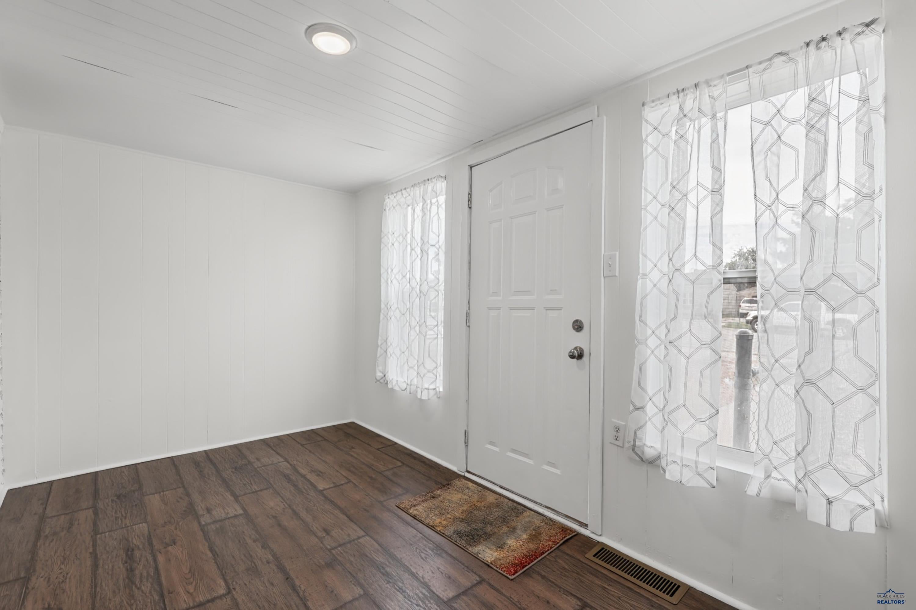 121 E NOWLIN