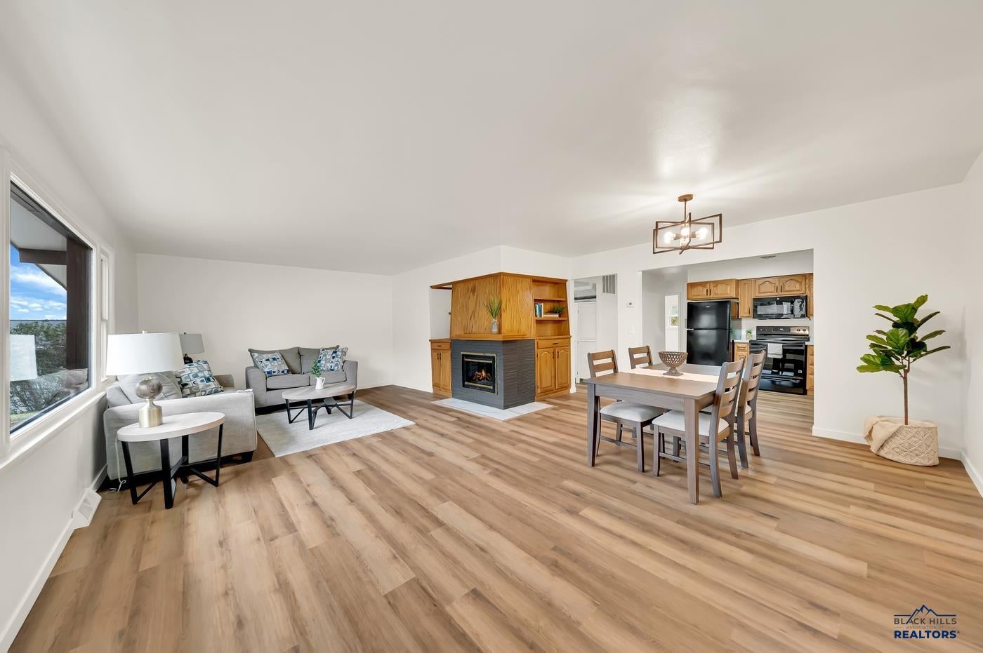 203 E OAKLAND