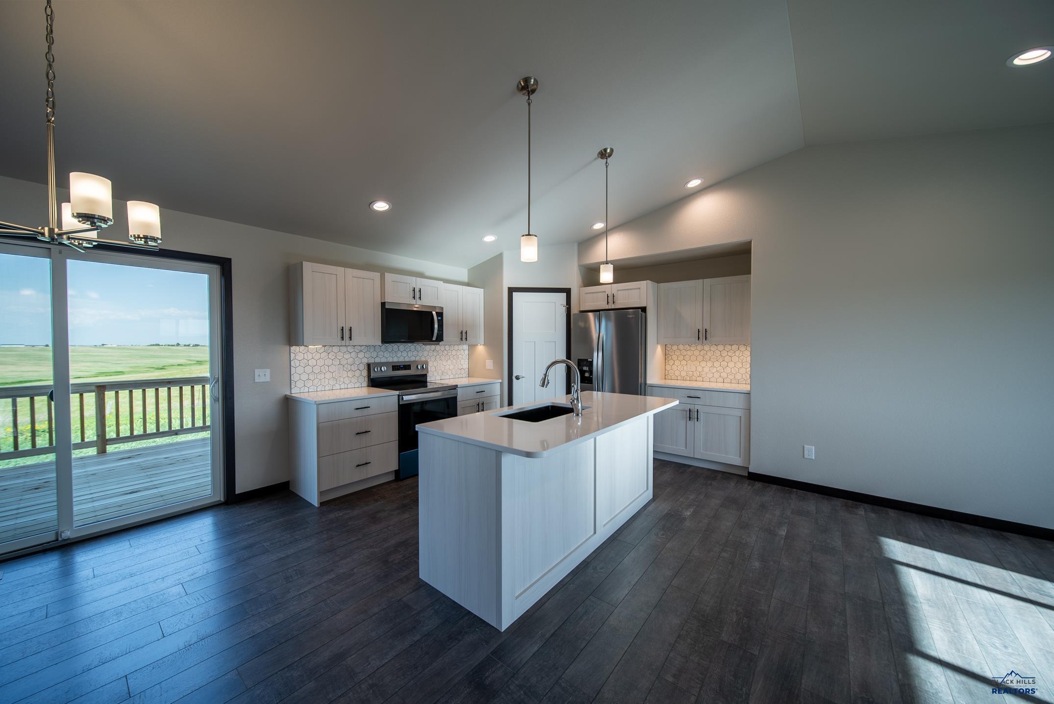 409 CONSTITUTION BLVD