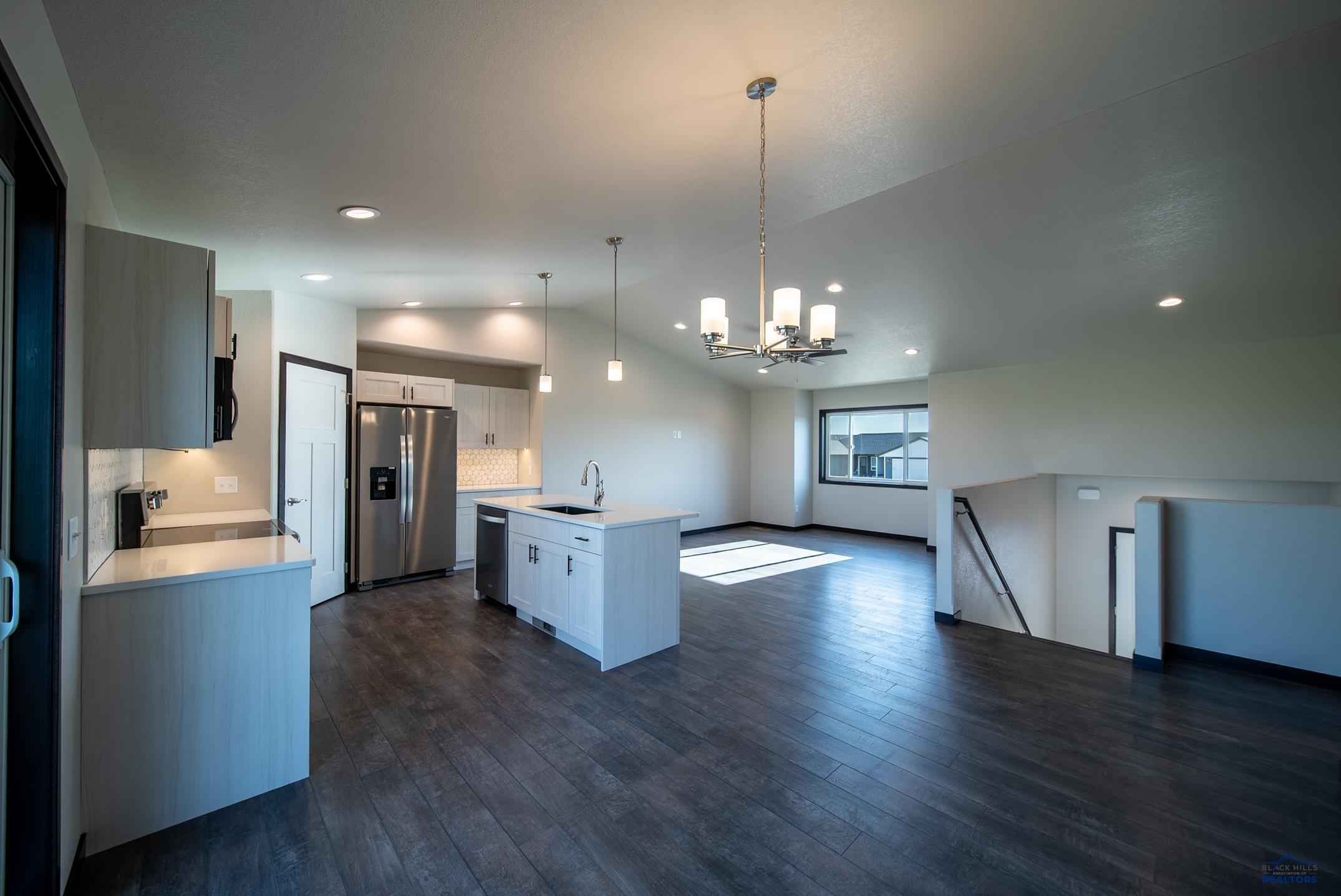 409 CONSTITUTION BLVD