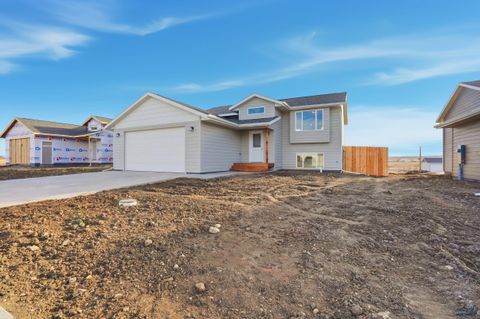 425 YELNER DR Box Elder SD 57719