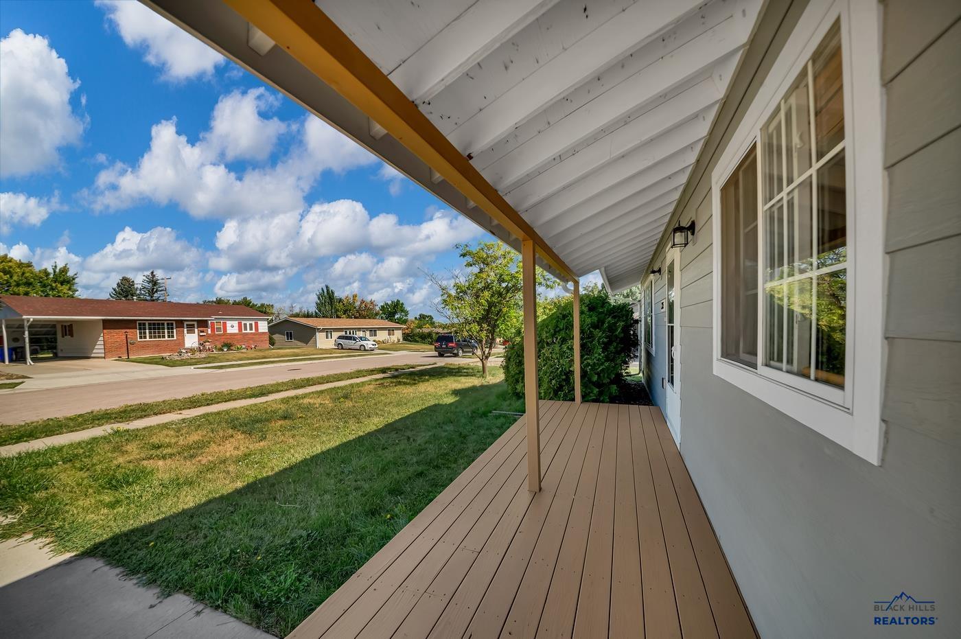 325 E CUSTER