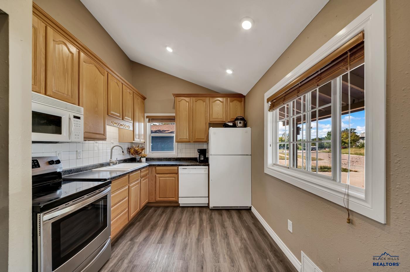 325 E CUSTER