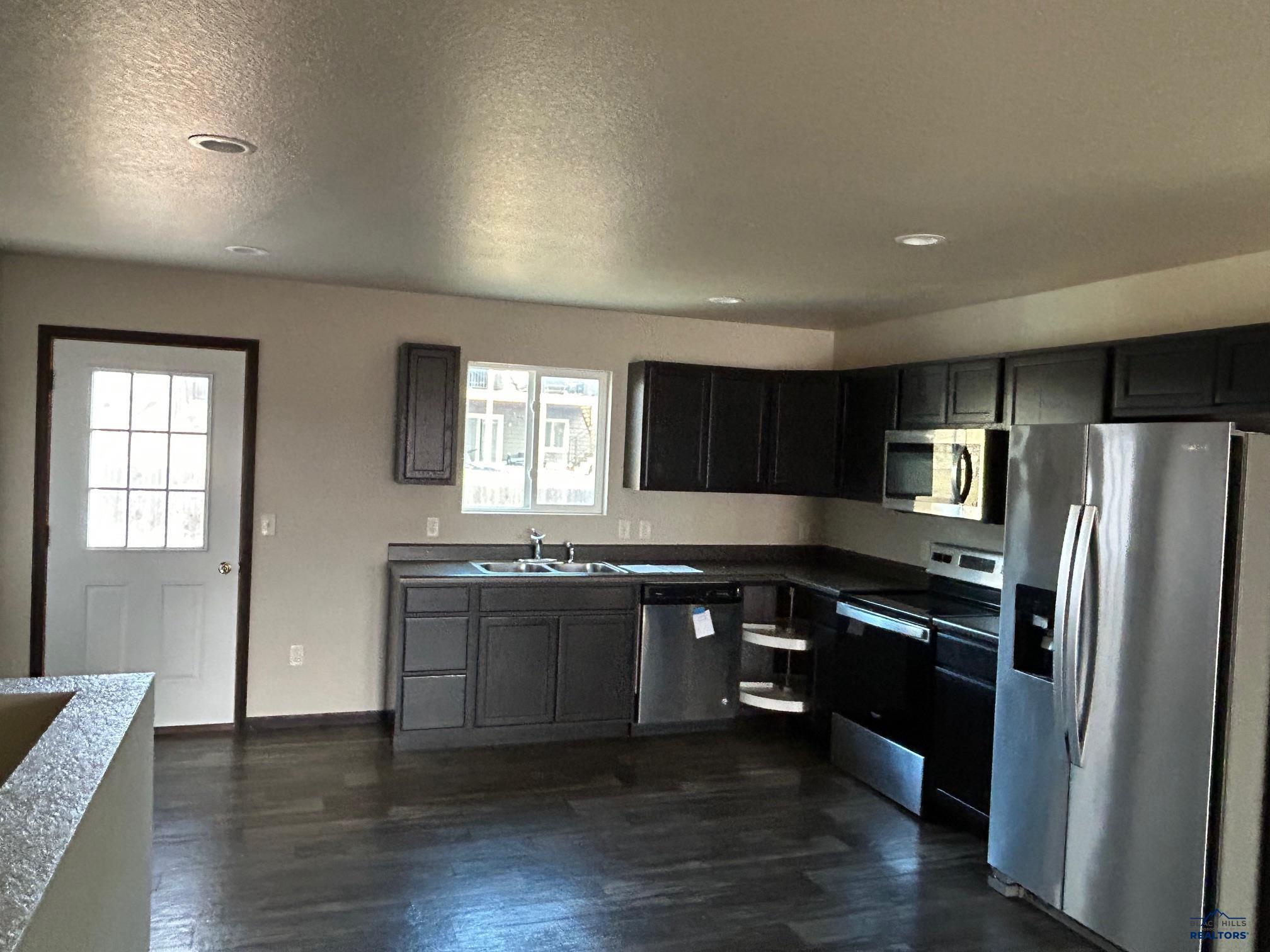 1008 DIAMOND RIDGE BOULEVARD