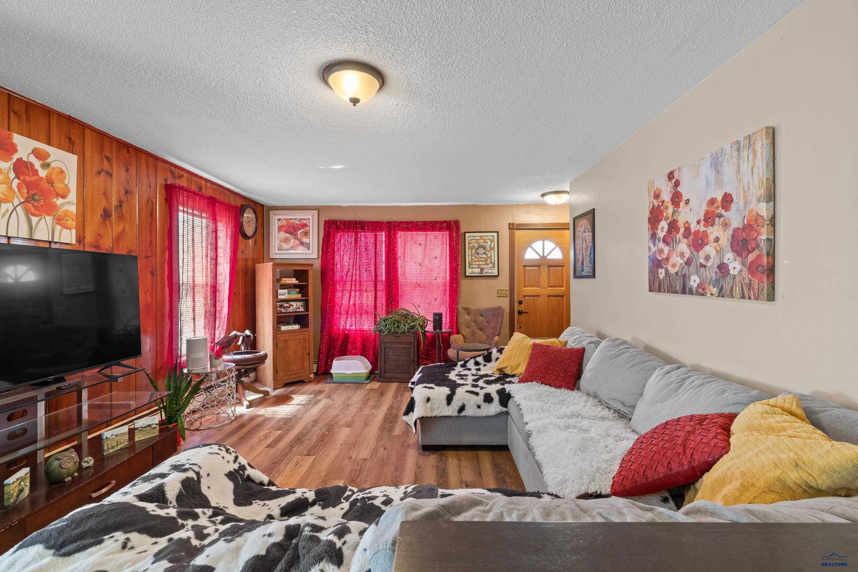 300 WILLOW DR