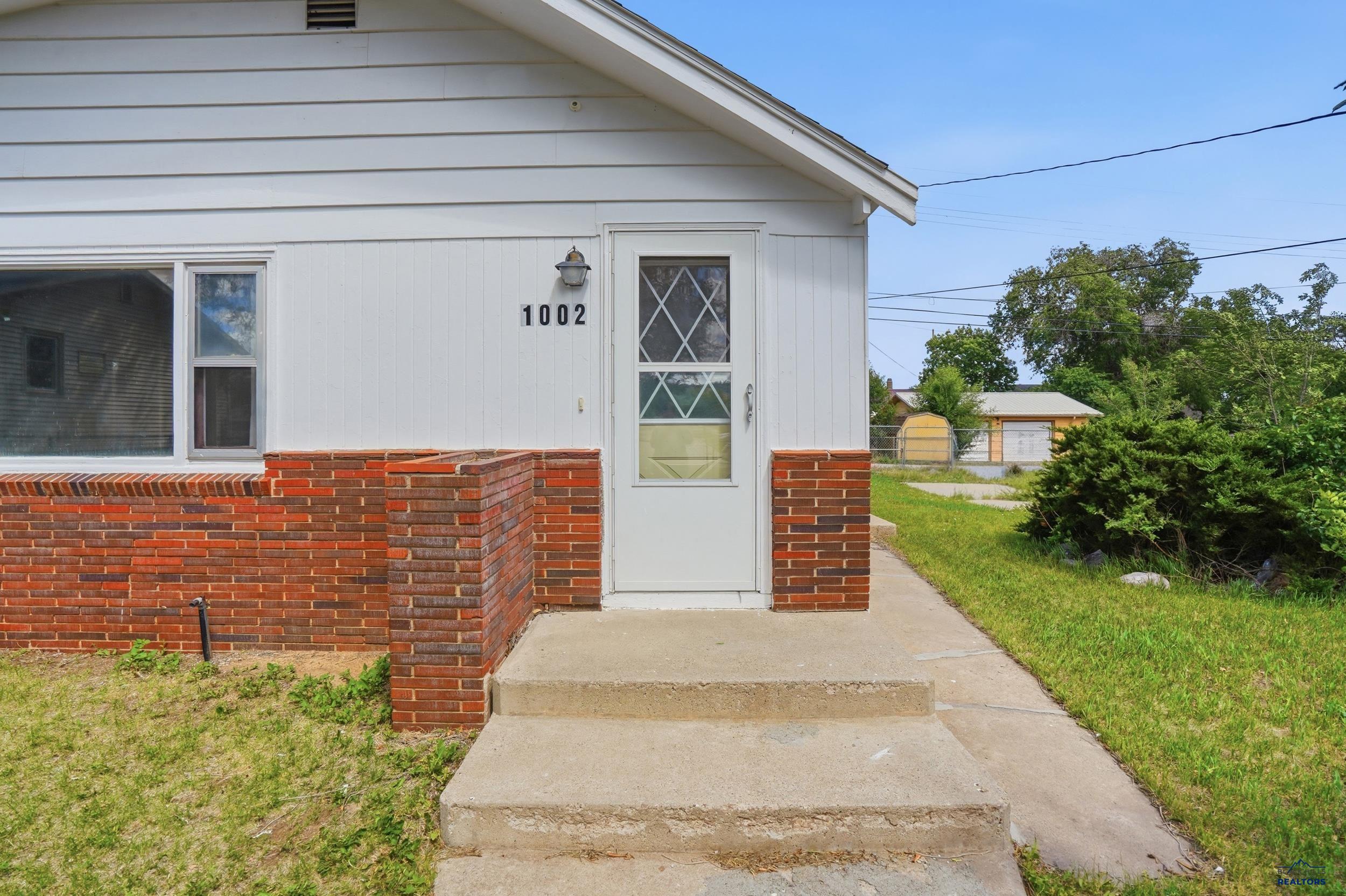 1002 HAINES AVE