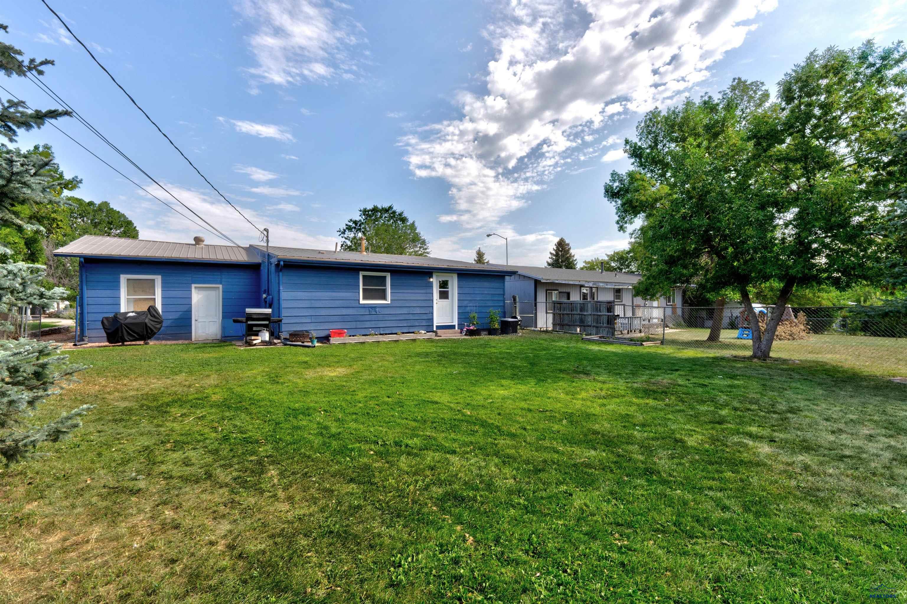 325 E ANAMOSA