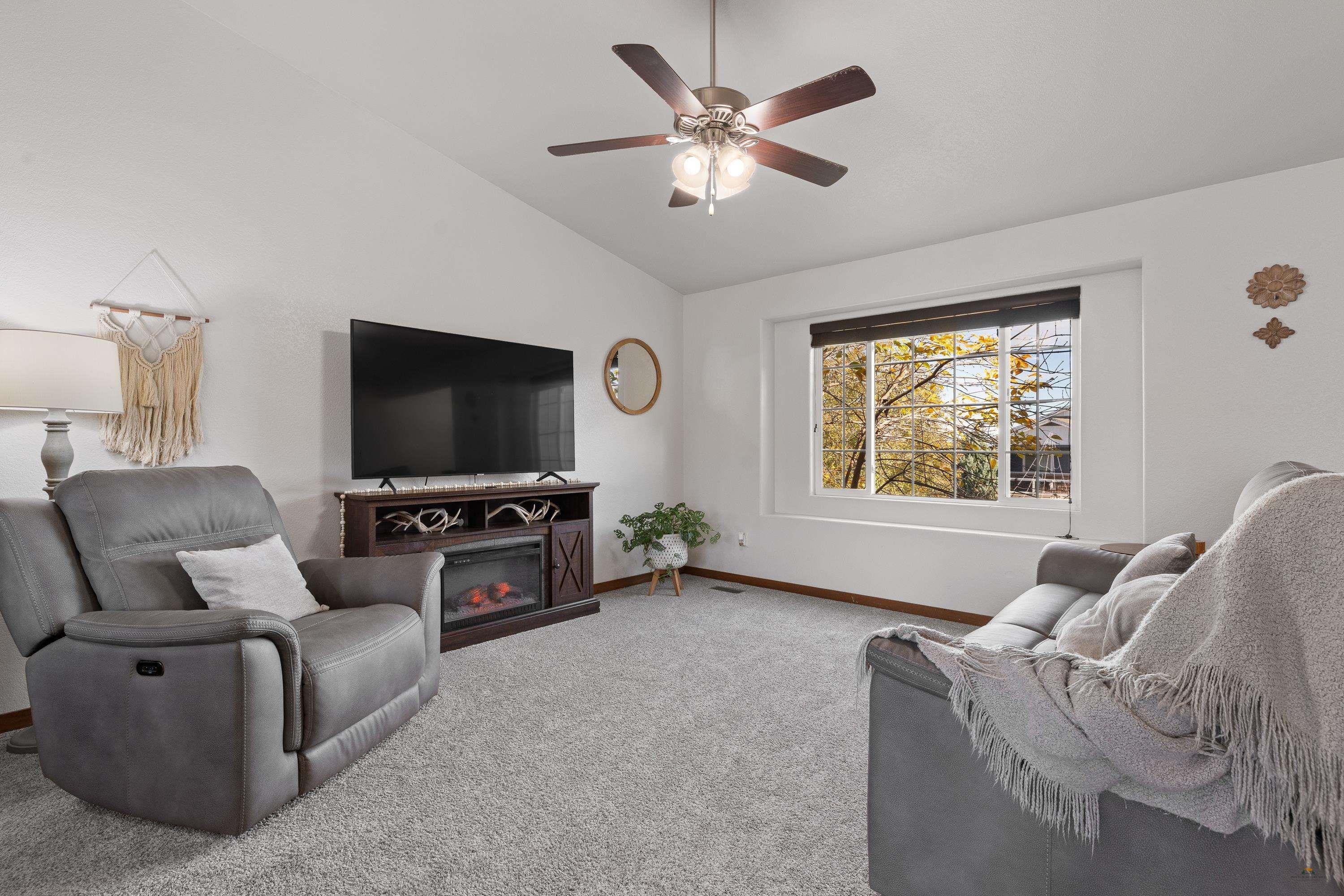 6447 SEMINOLE LN