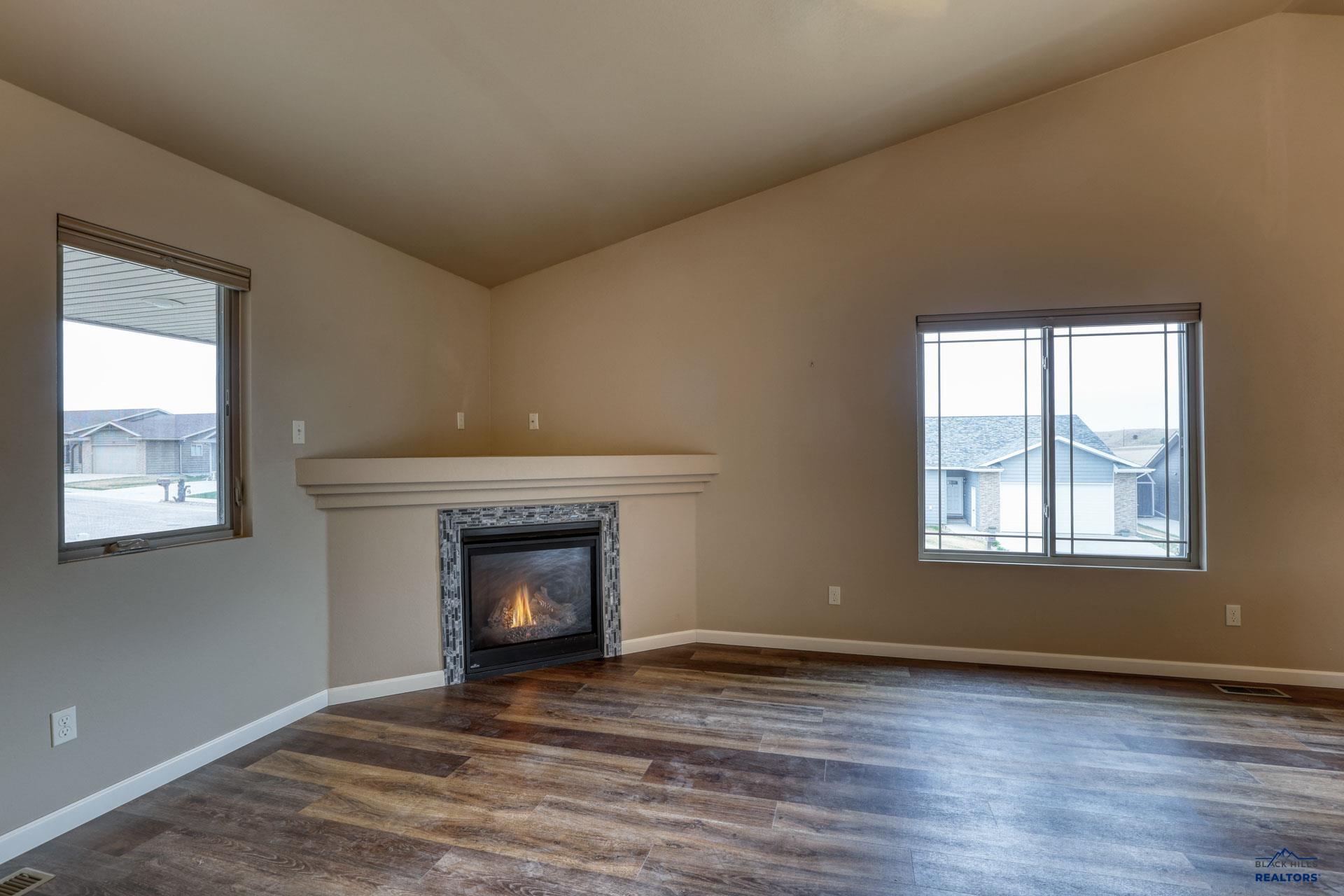 517 SAPPHIRE LN