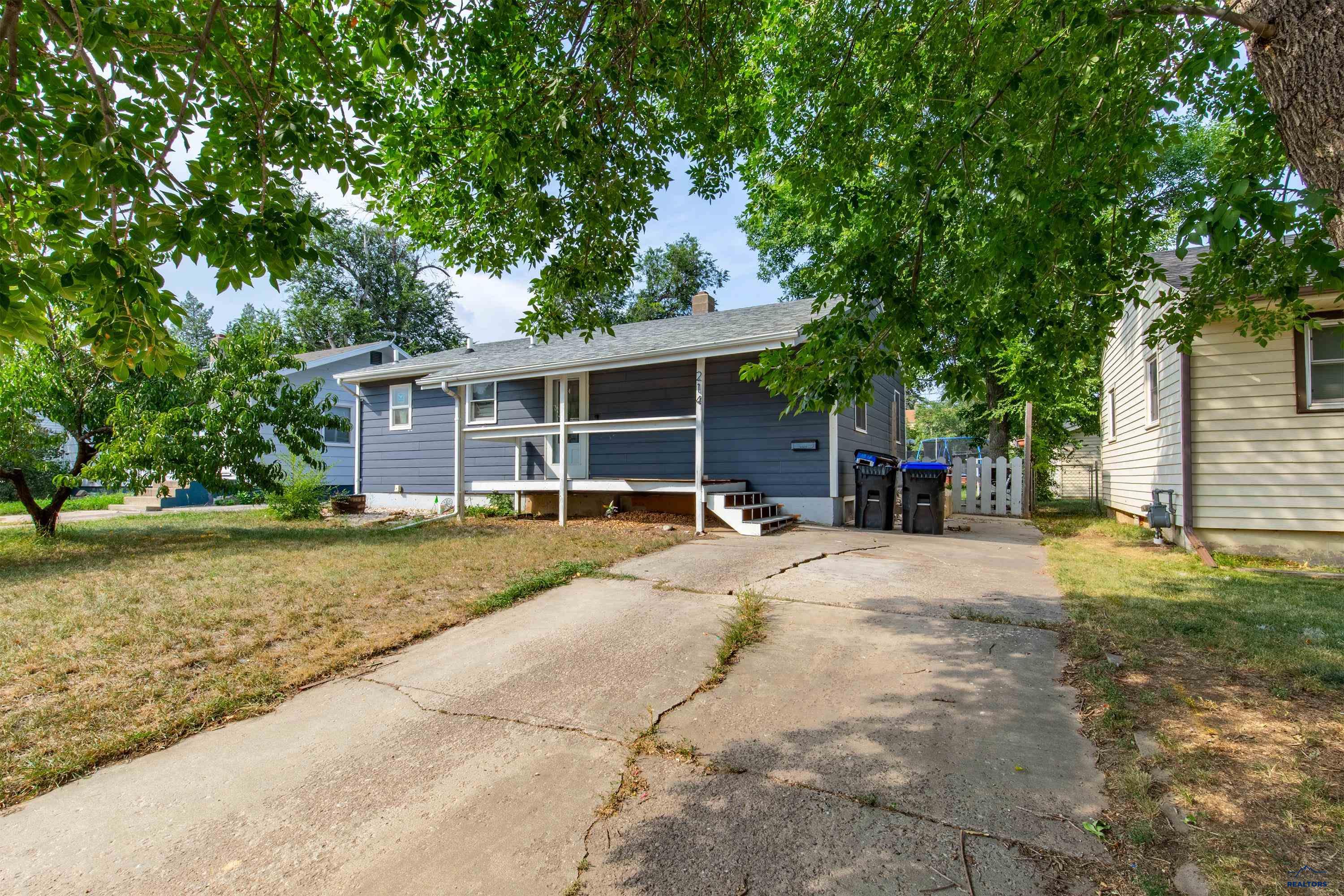 214 E ST ANNE