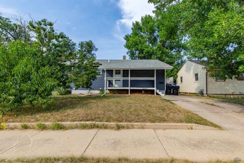 214 E ST ANNE Rapid City SD 57701