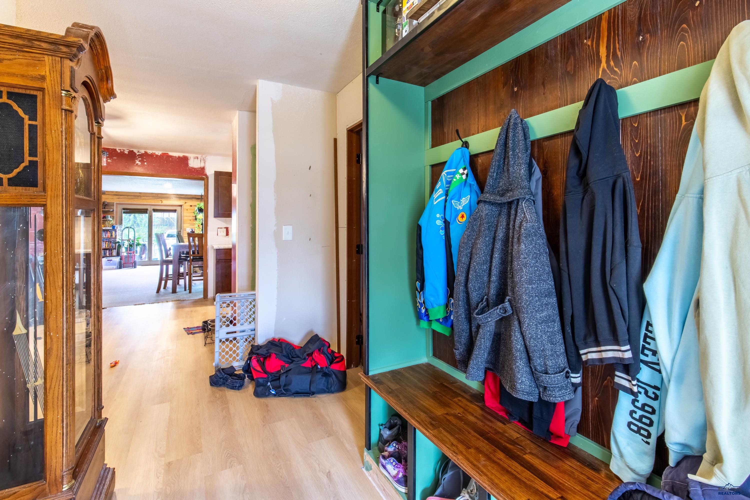 214 E ST ANNE