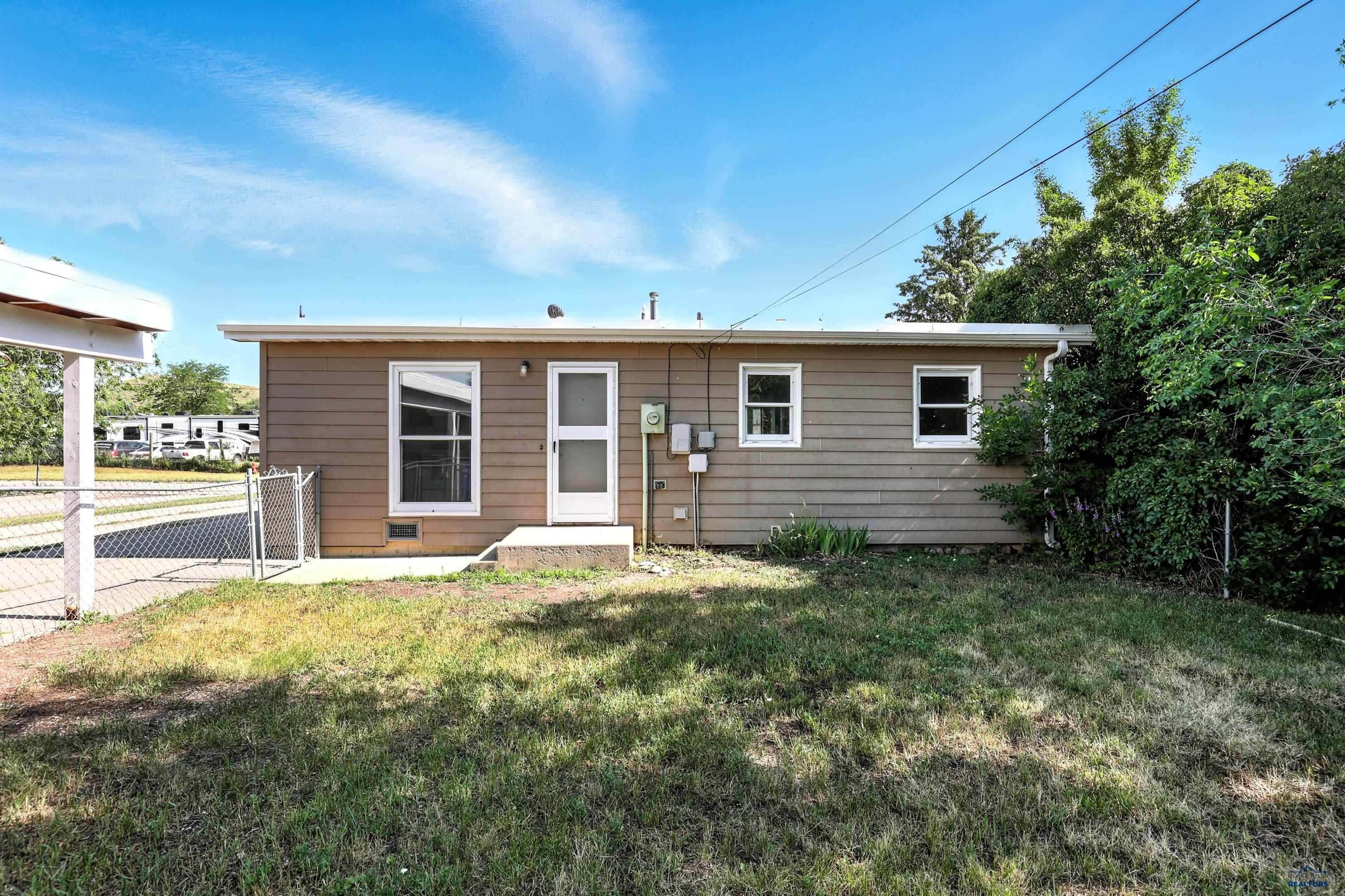 1111 E ST FRANCIS