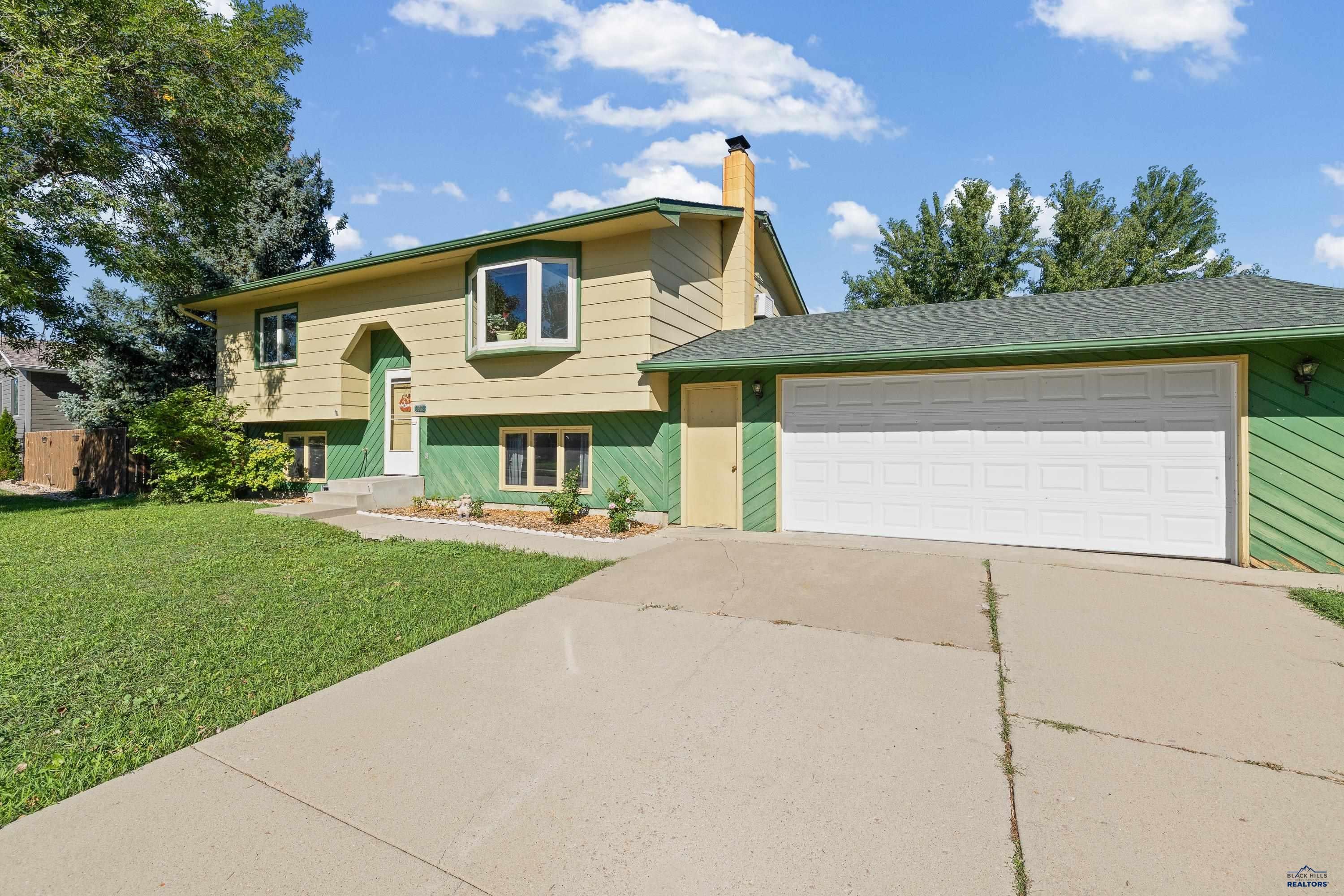3932 FALCON DR