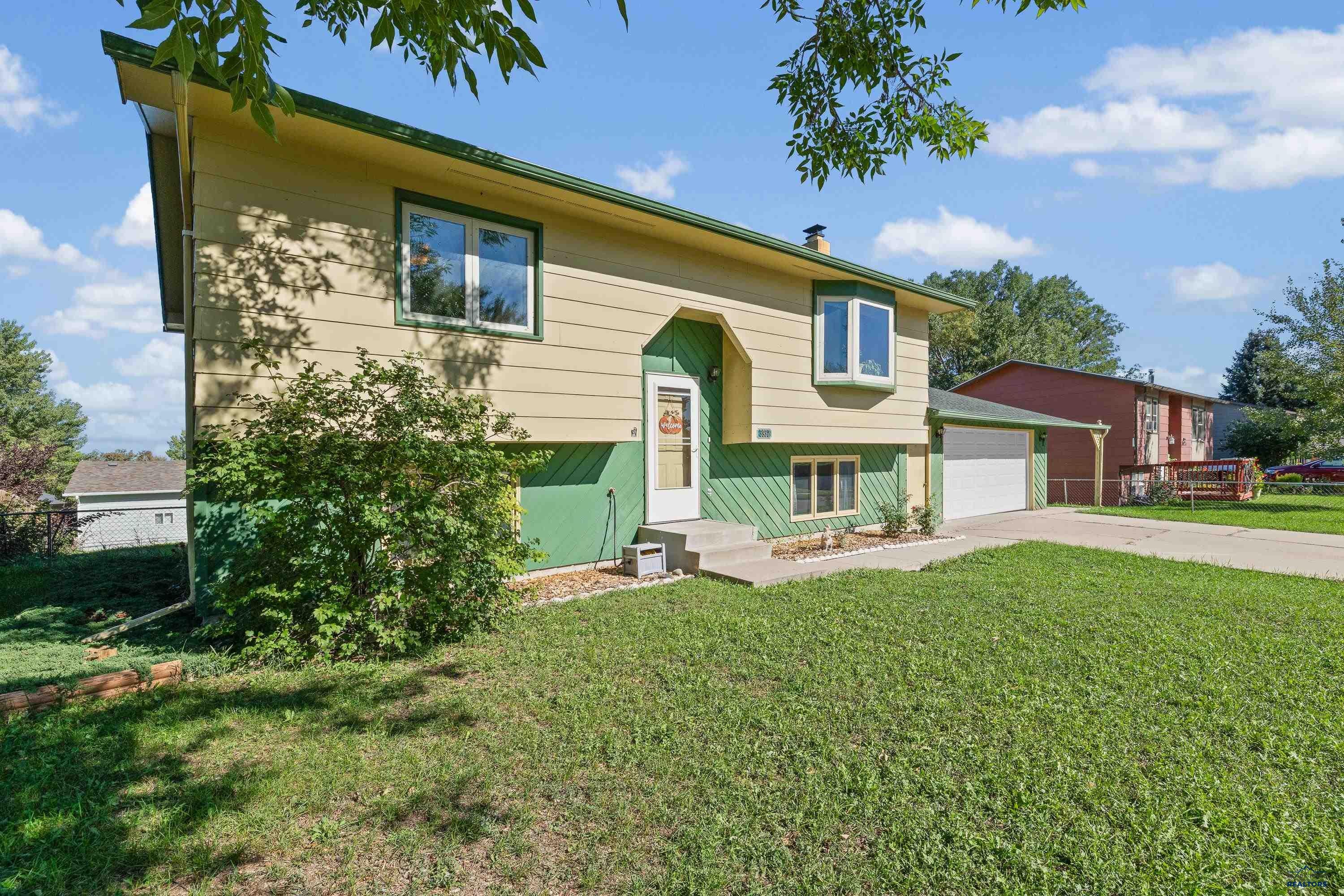 3932 FALCON DR