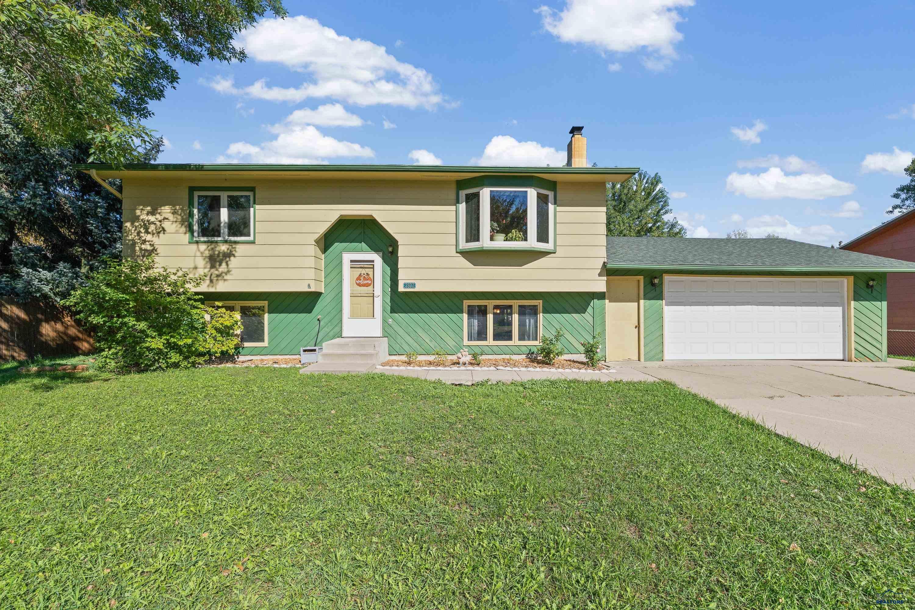 3932 FALCON DR