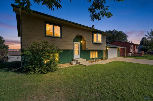 3932 FALCON DR, RAPID CITY, SD 57701 - Image b57b746af357dc6a85e032cfecf5ed6e/3415889992